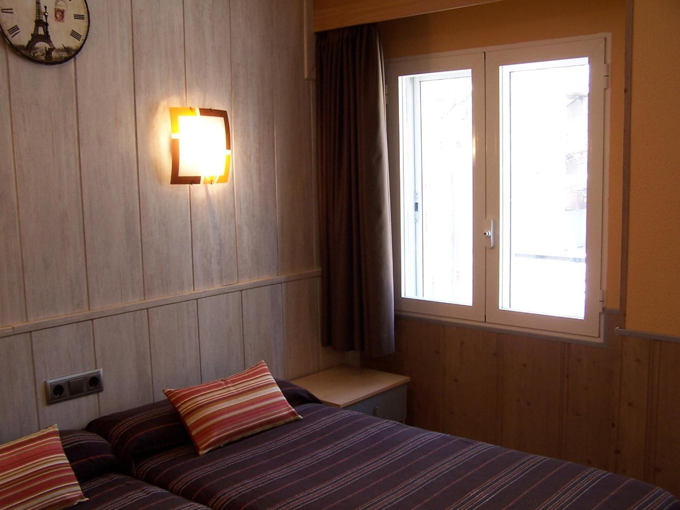Twin Room - Photo 4