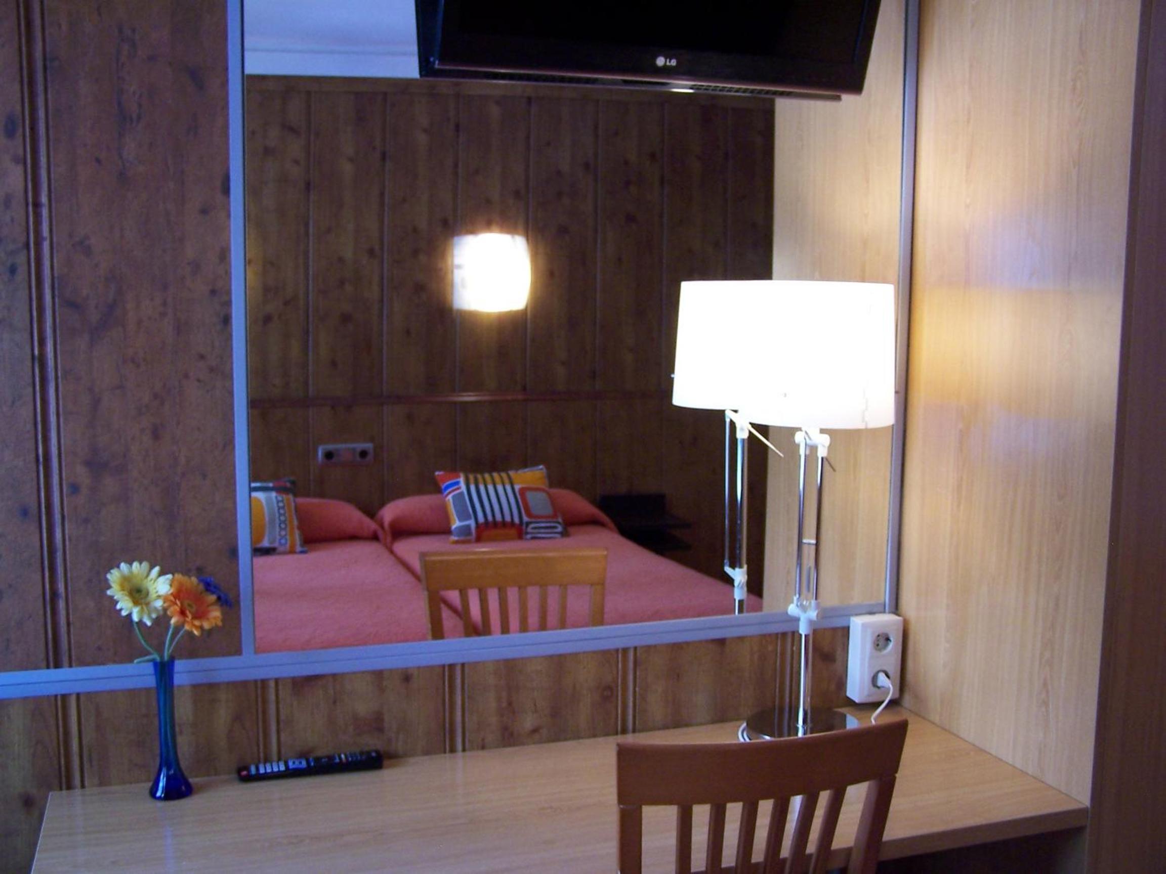 Twin Room - Photo 5