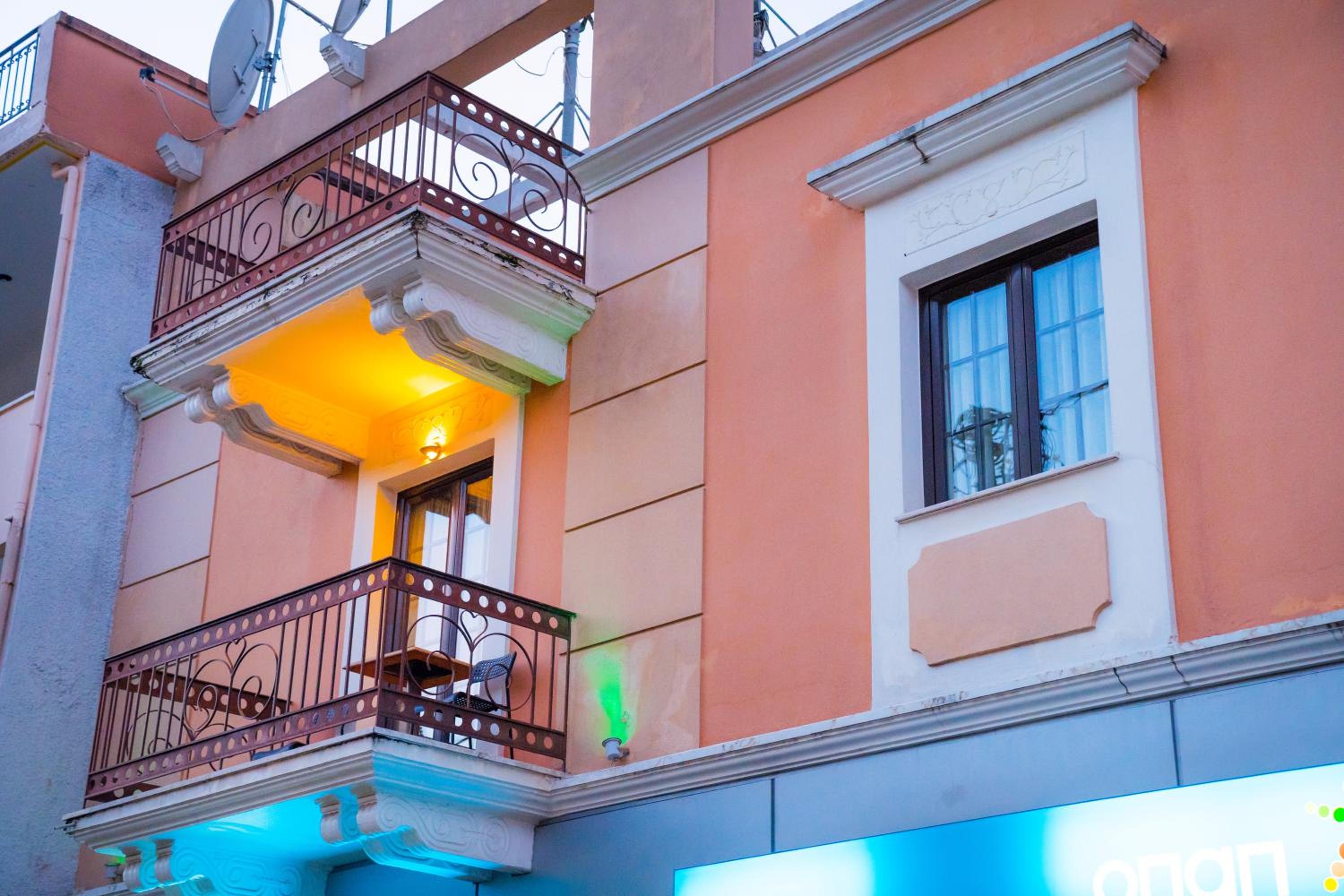 Quadruple Room with Balcony - Photo 30