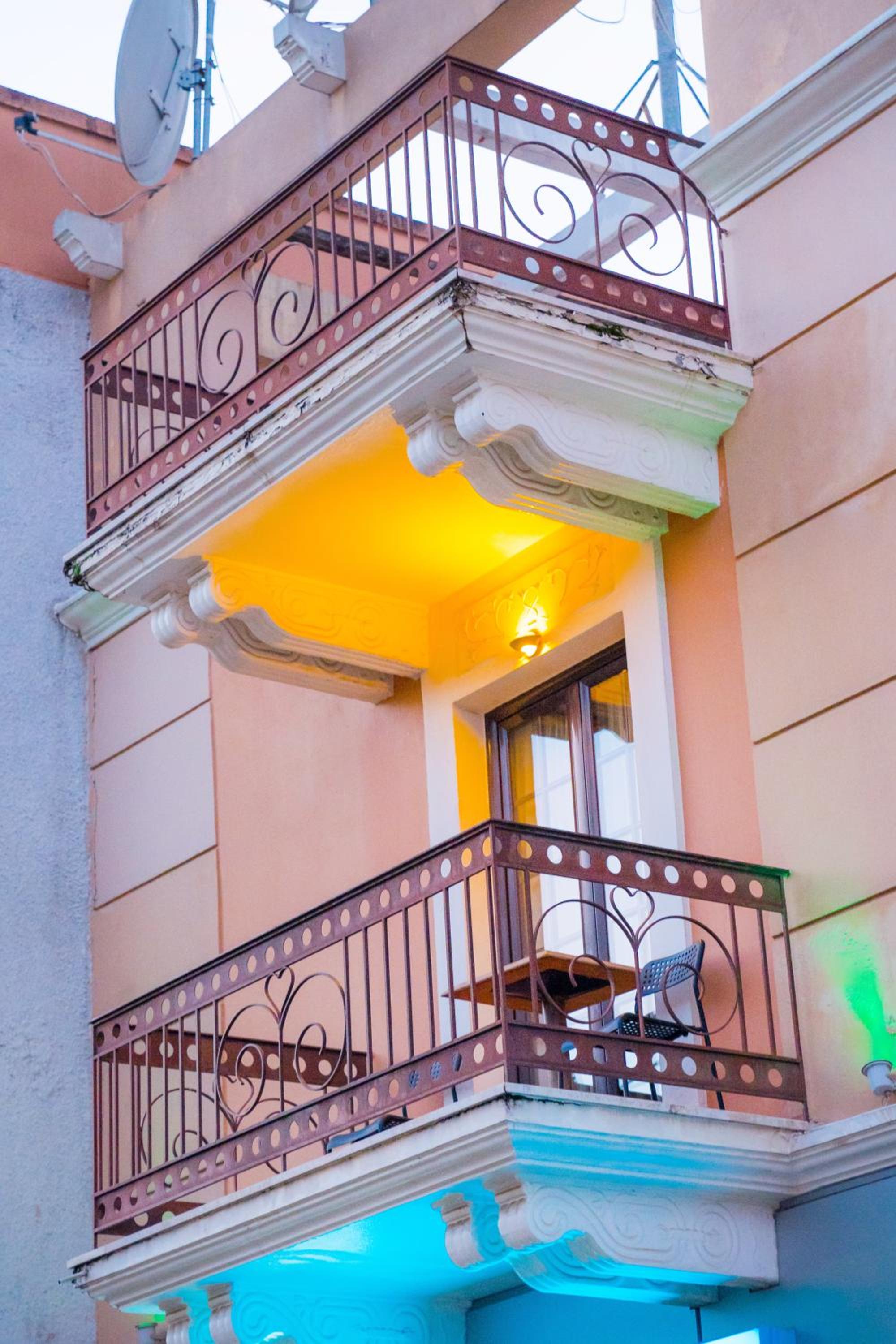 Quadruple Room with Balcony - Photo 20