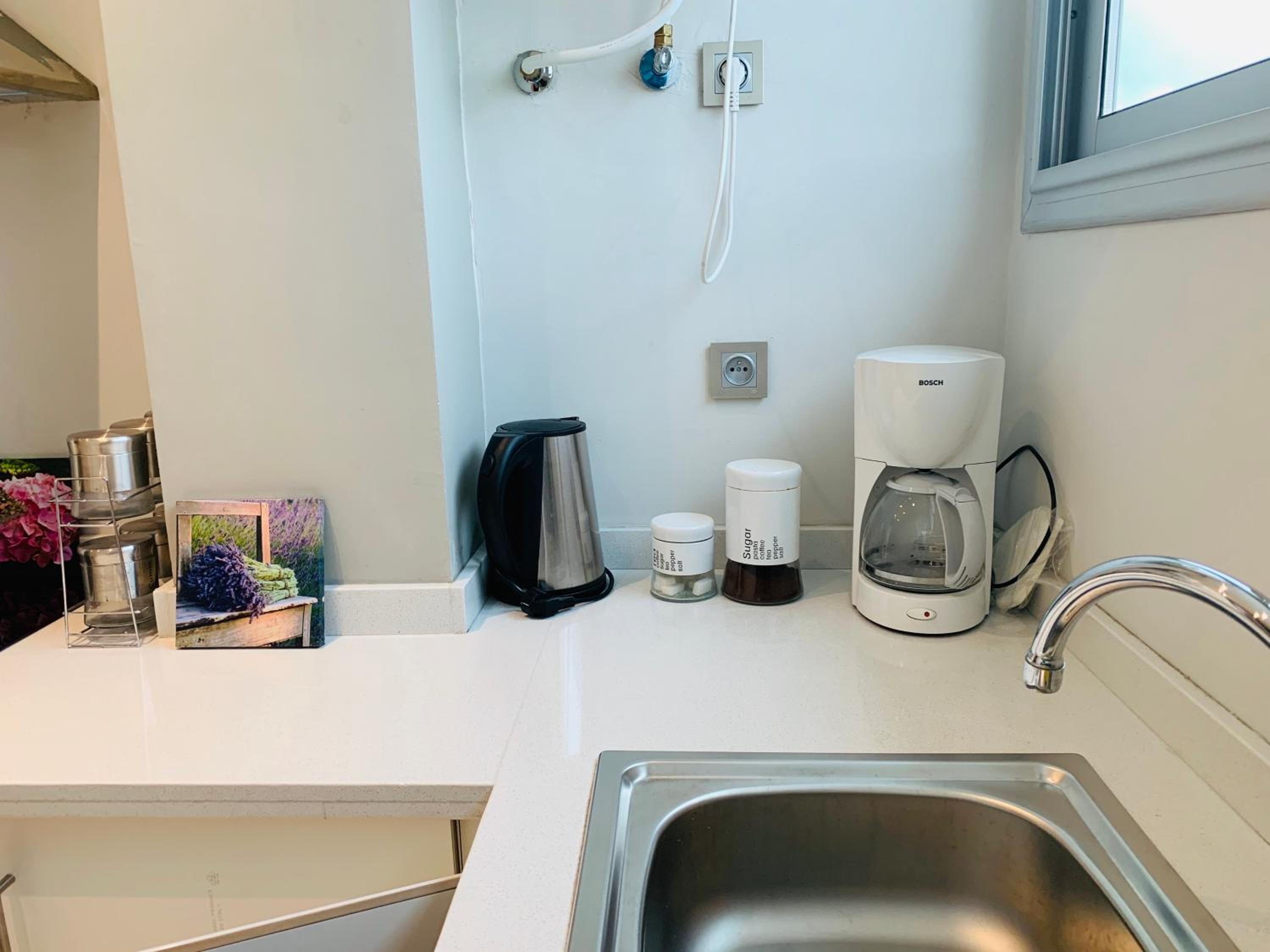 One-Bedroom Apartment - Photo 6
