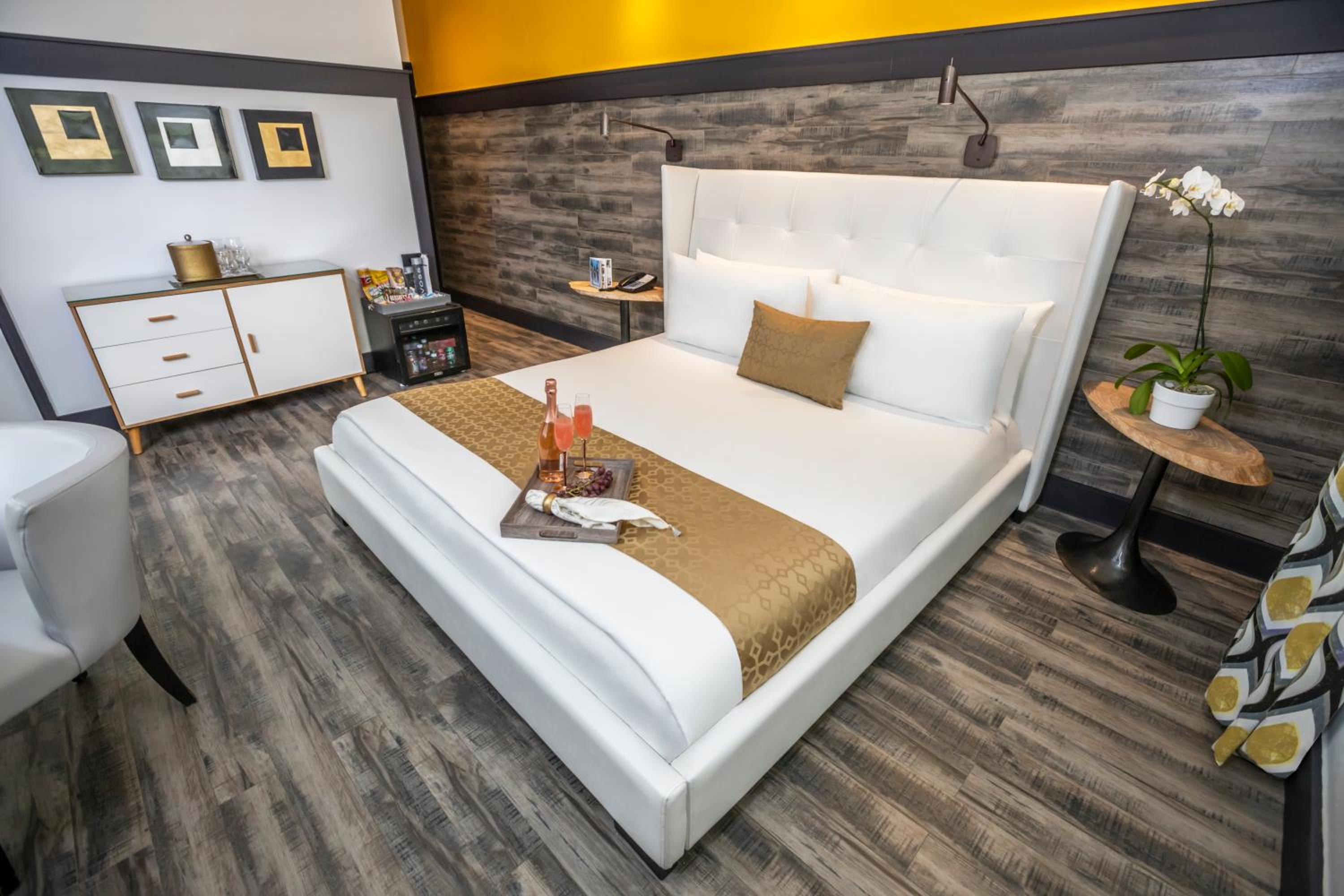 King Bedroom - Photo 14