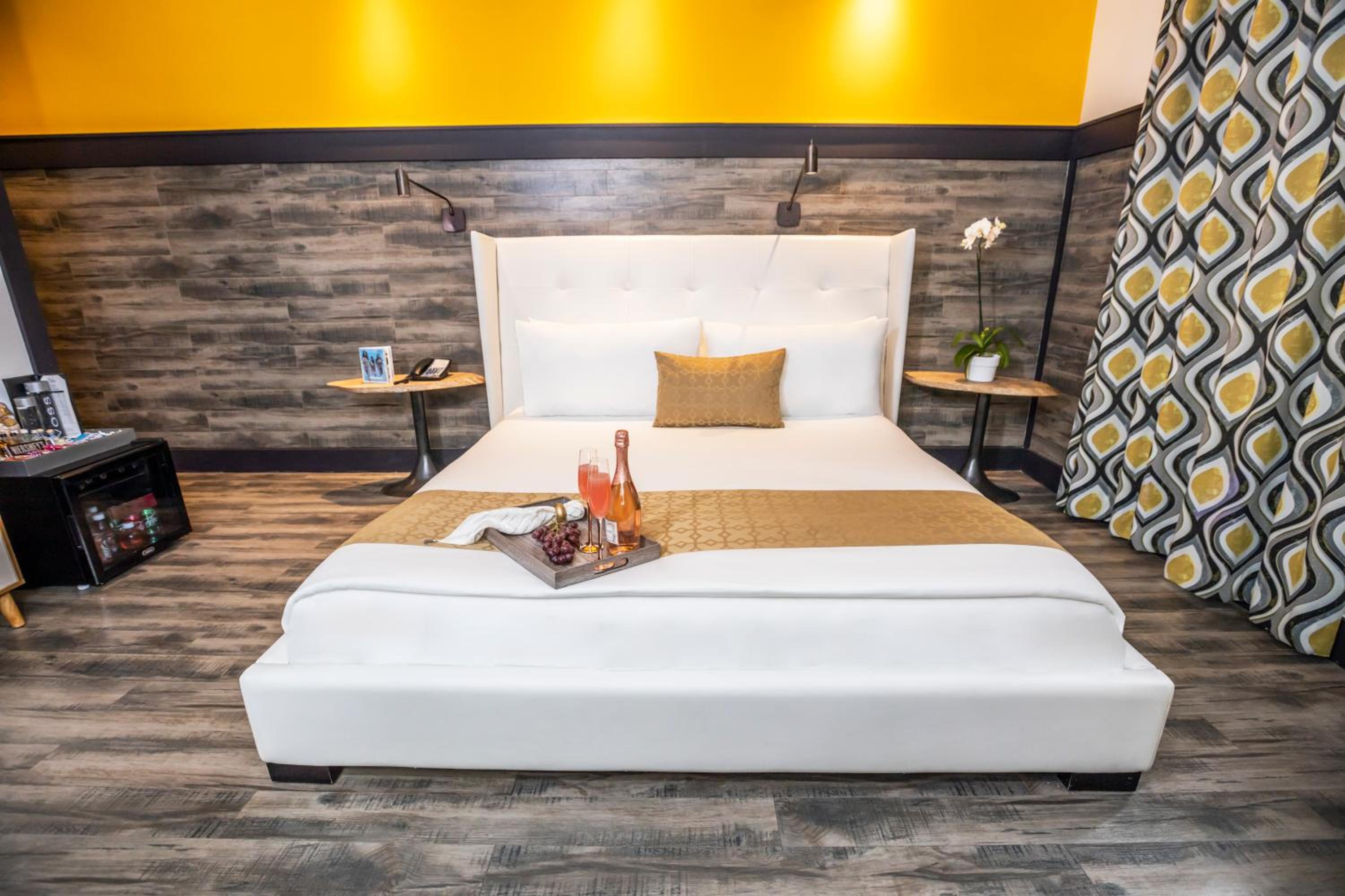 King Bedroom - Photo 15