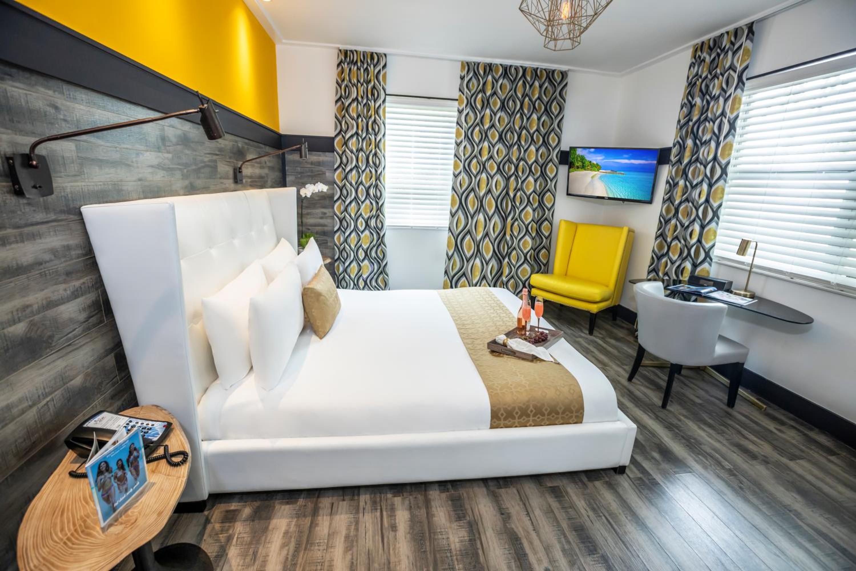 King Bedroom - Photo 16