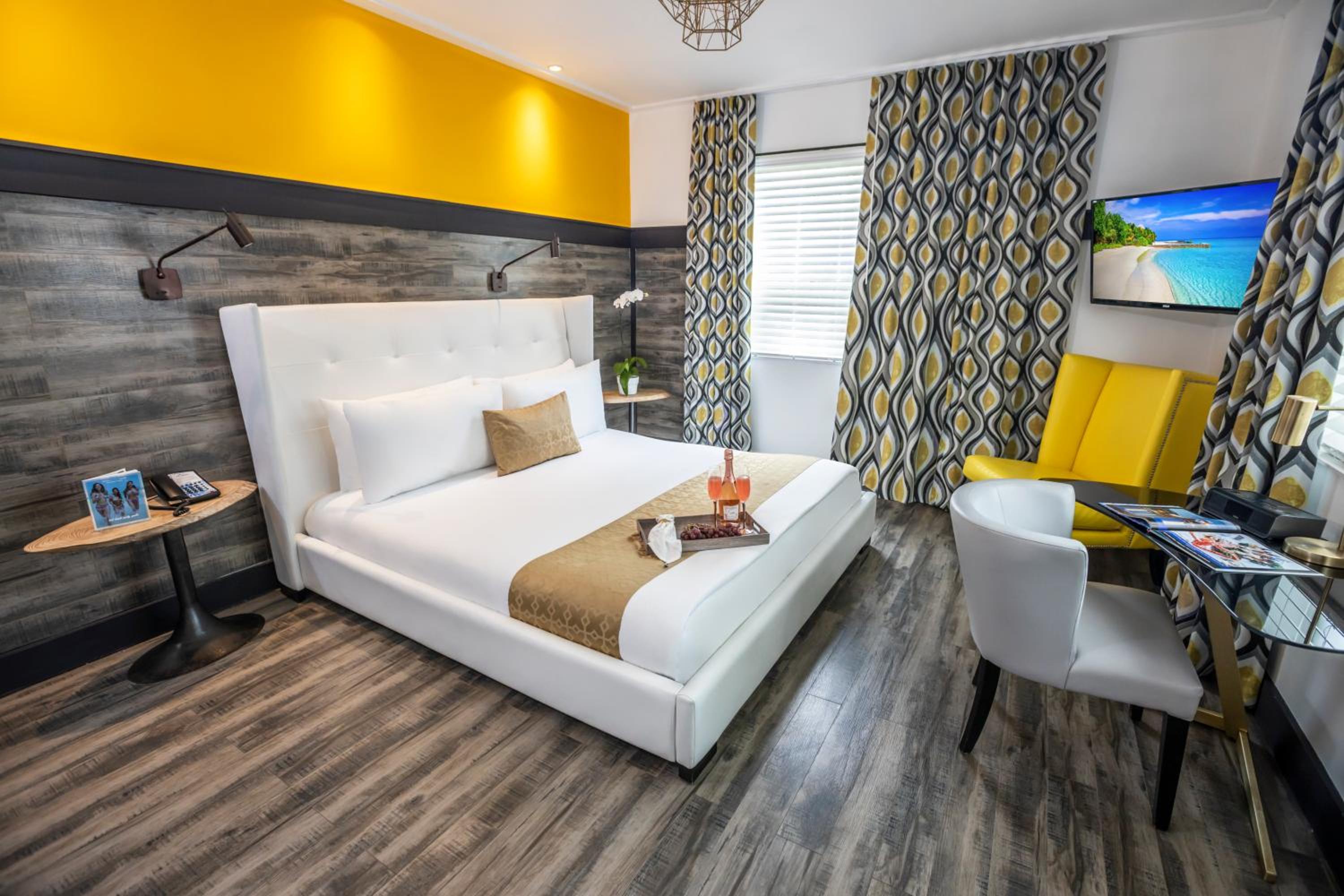 King Bedroom - Photo 13