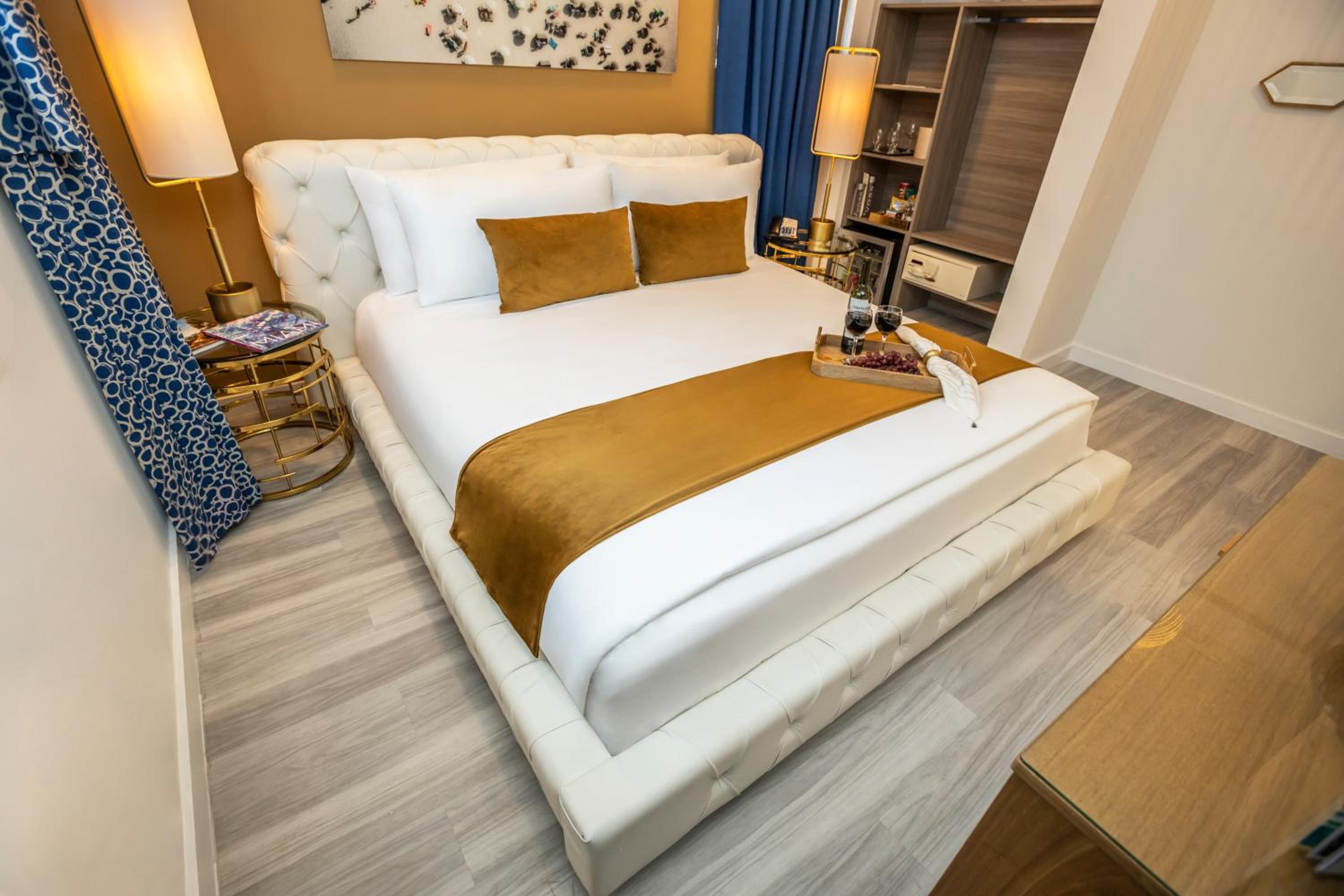 King Bedroom - Photo 11