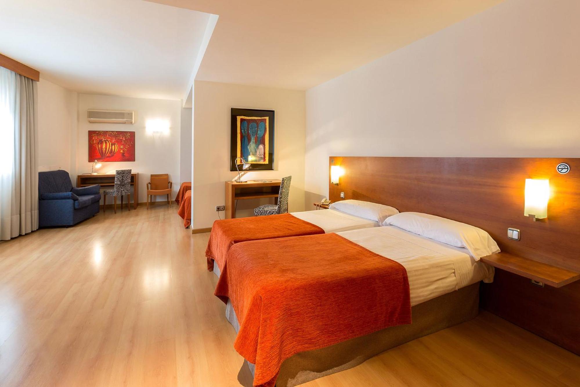 Quadruple Room - Photo 1