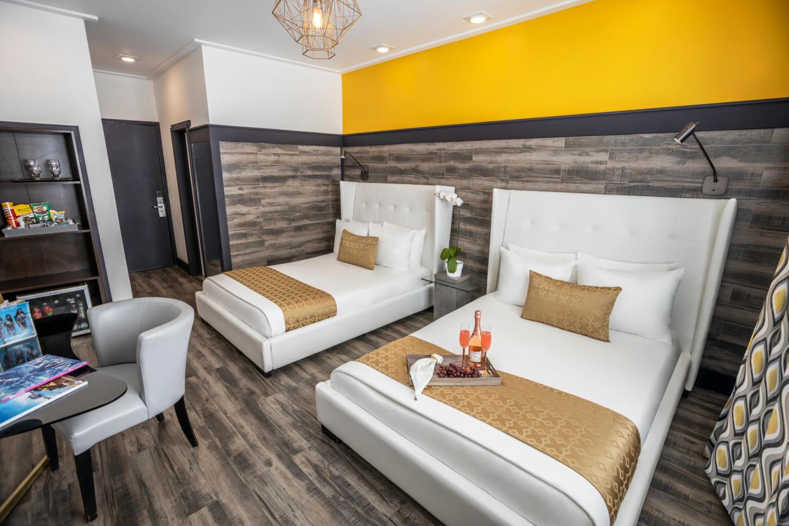 Double Bedroom - Photo 10