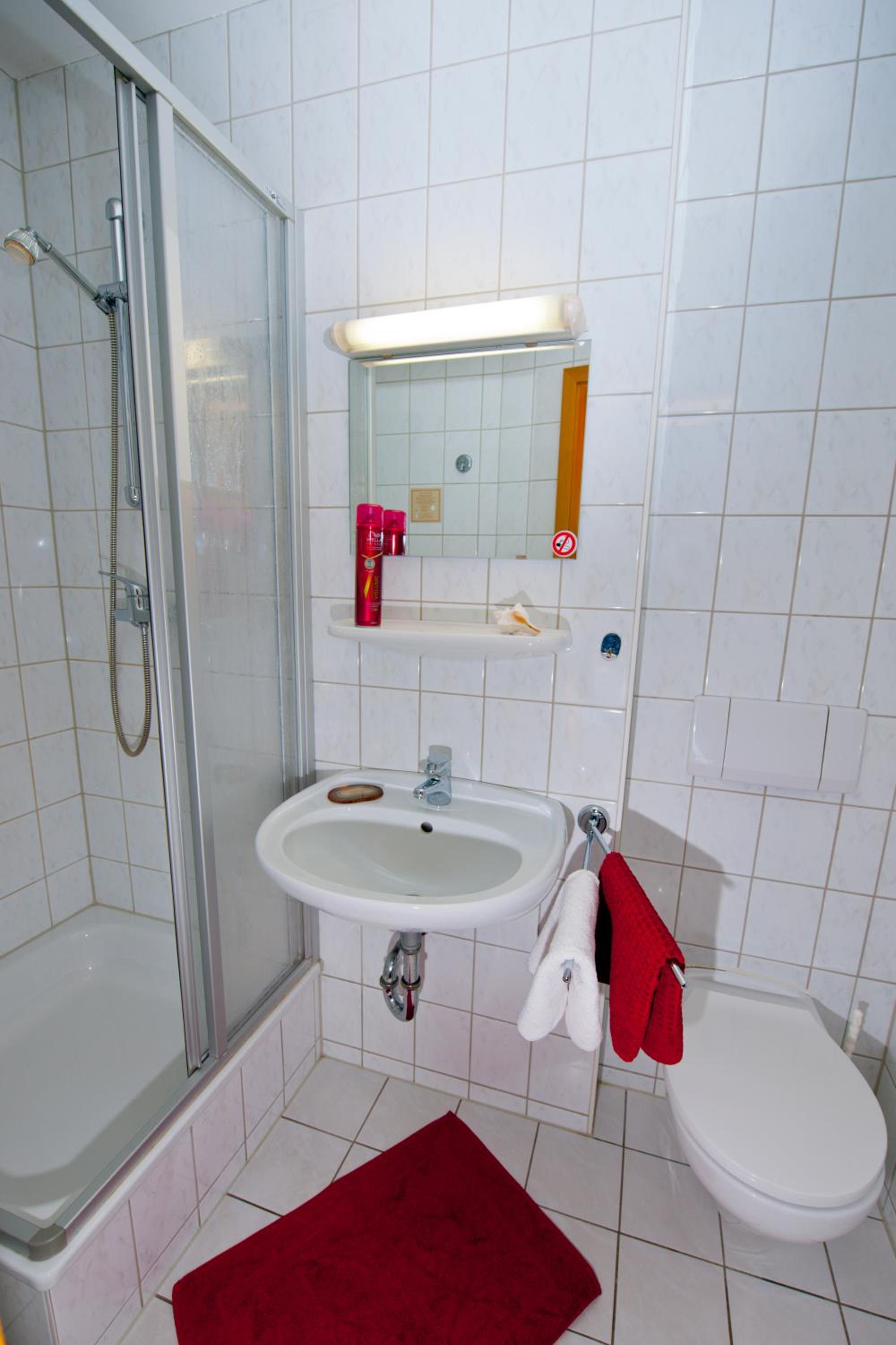 Small Single Room photo 3