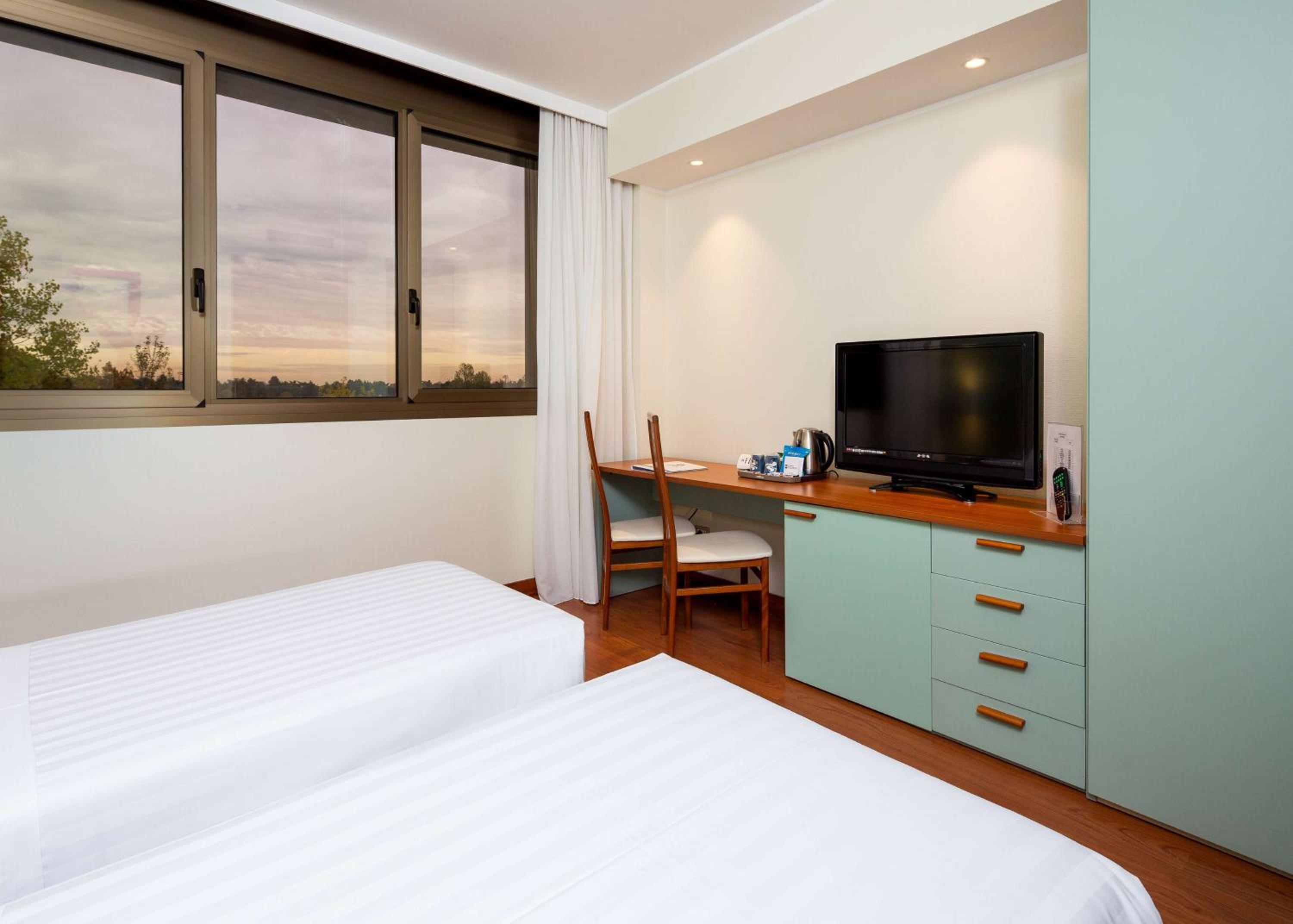 Standard Twin Room - Photo 6