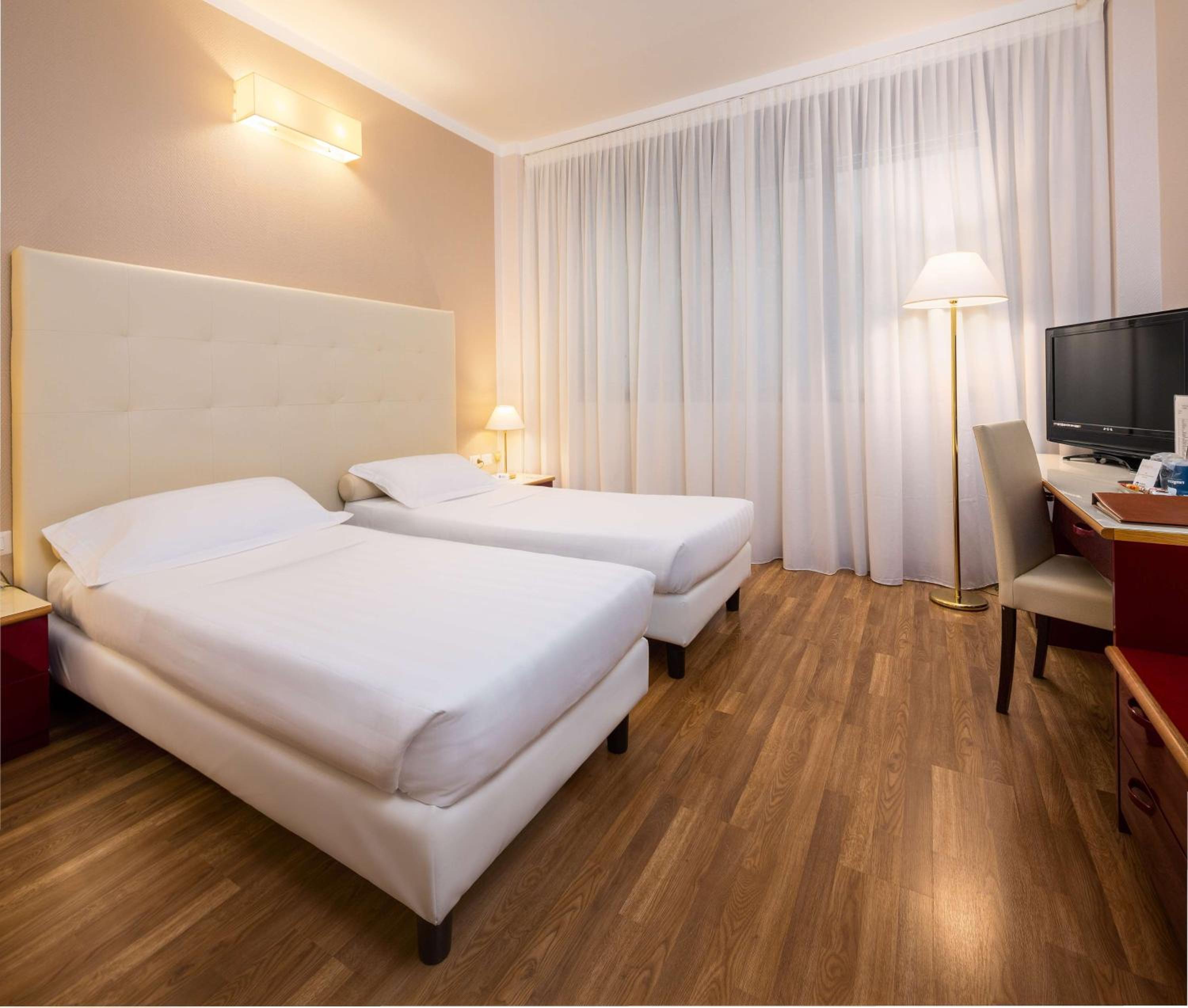 Superior Twin Room - Photo 1