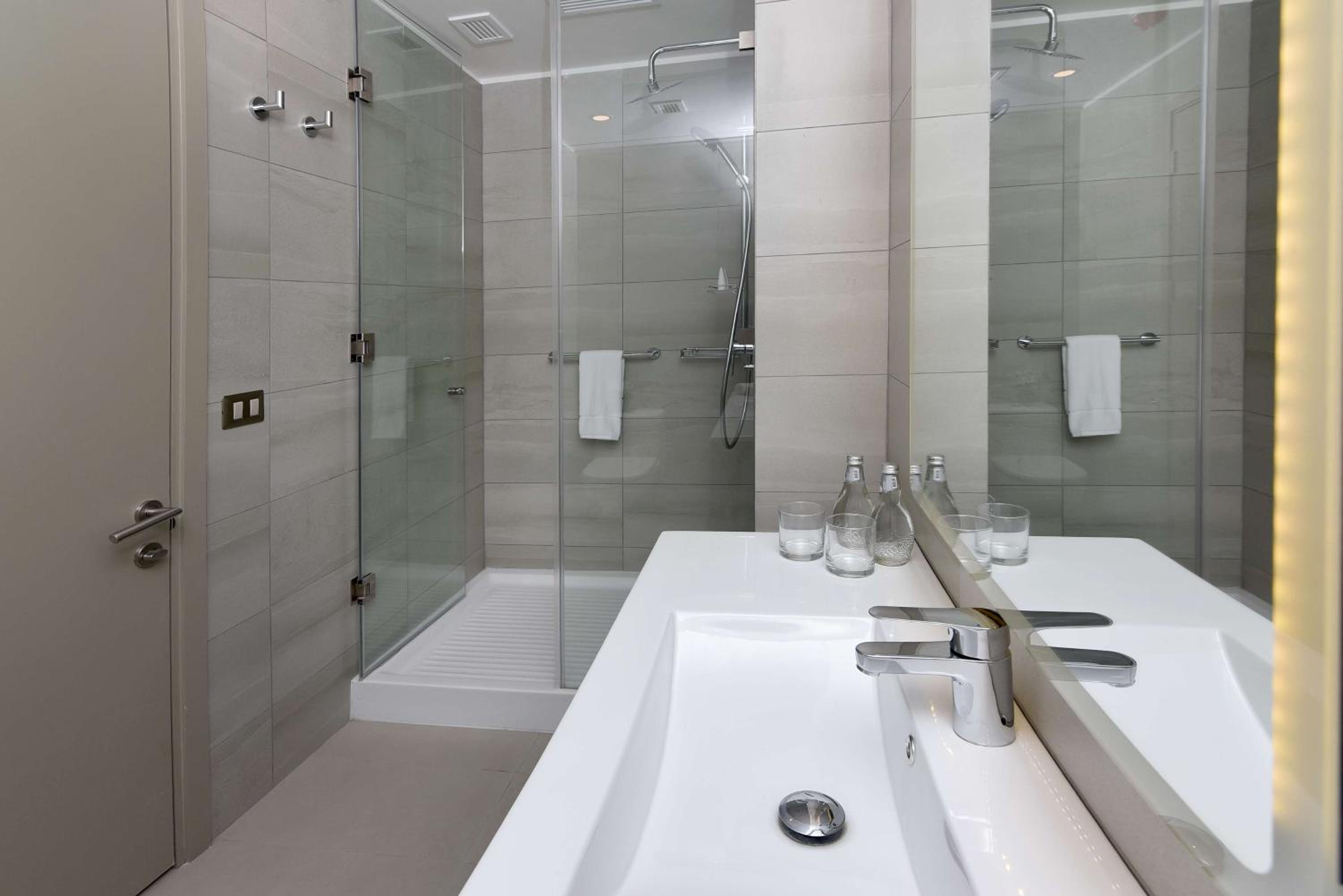Standard Twin Room - Photo 2