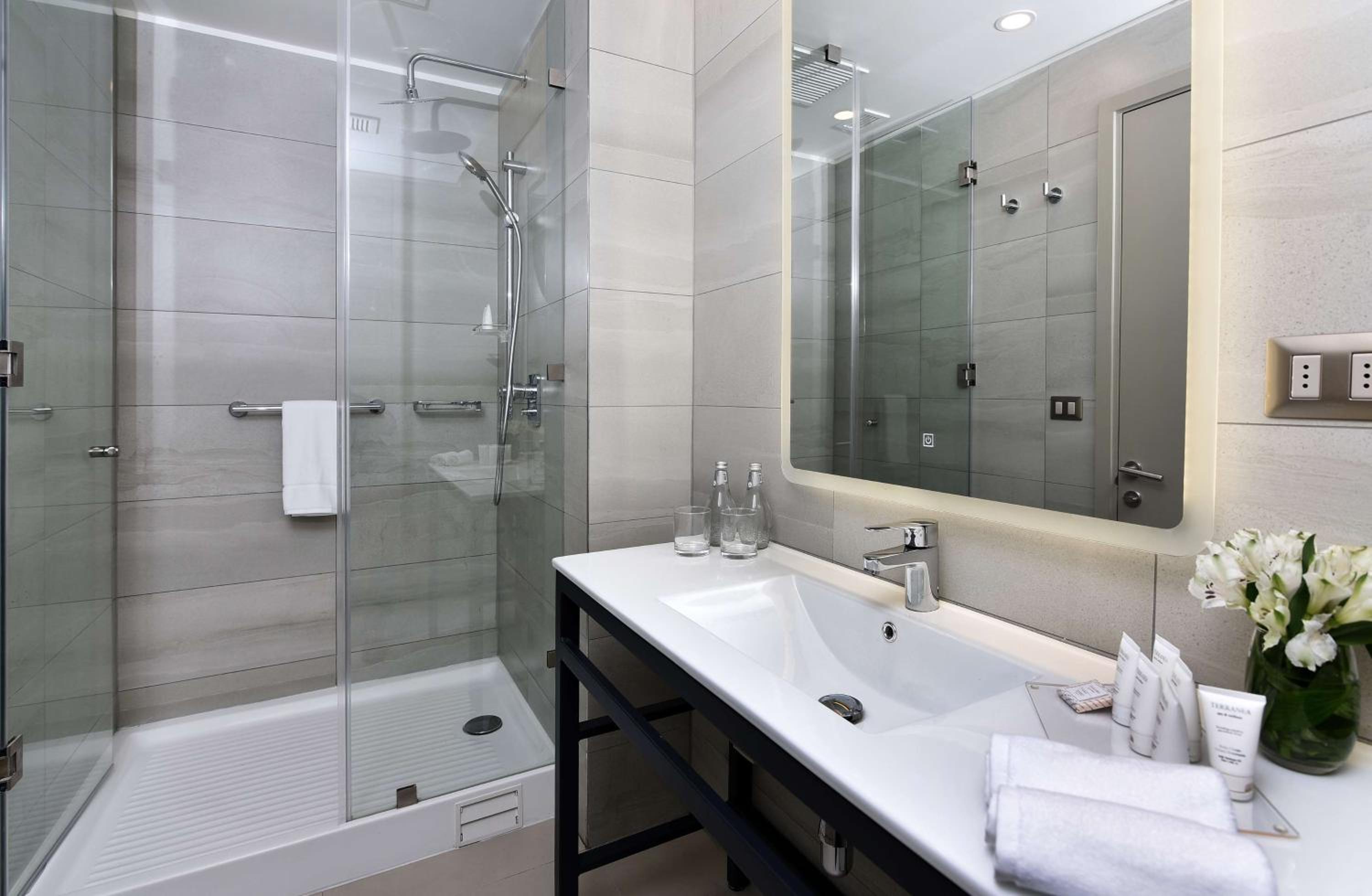 Superior King Room - Photo 5