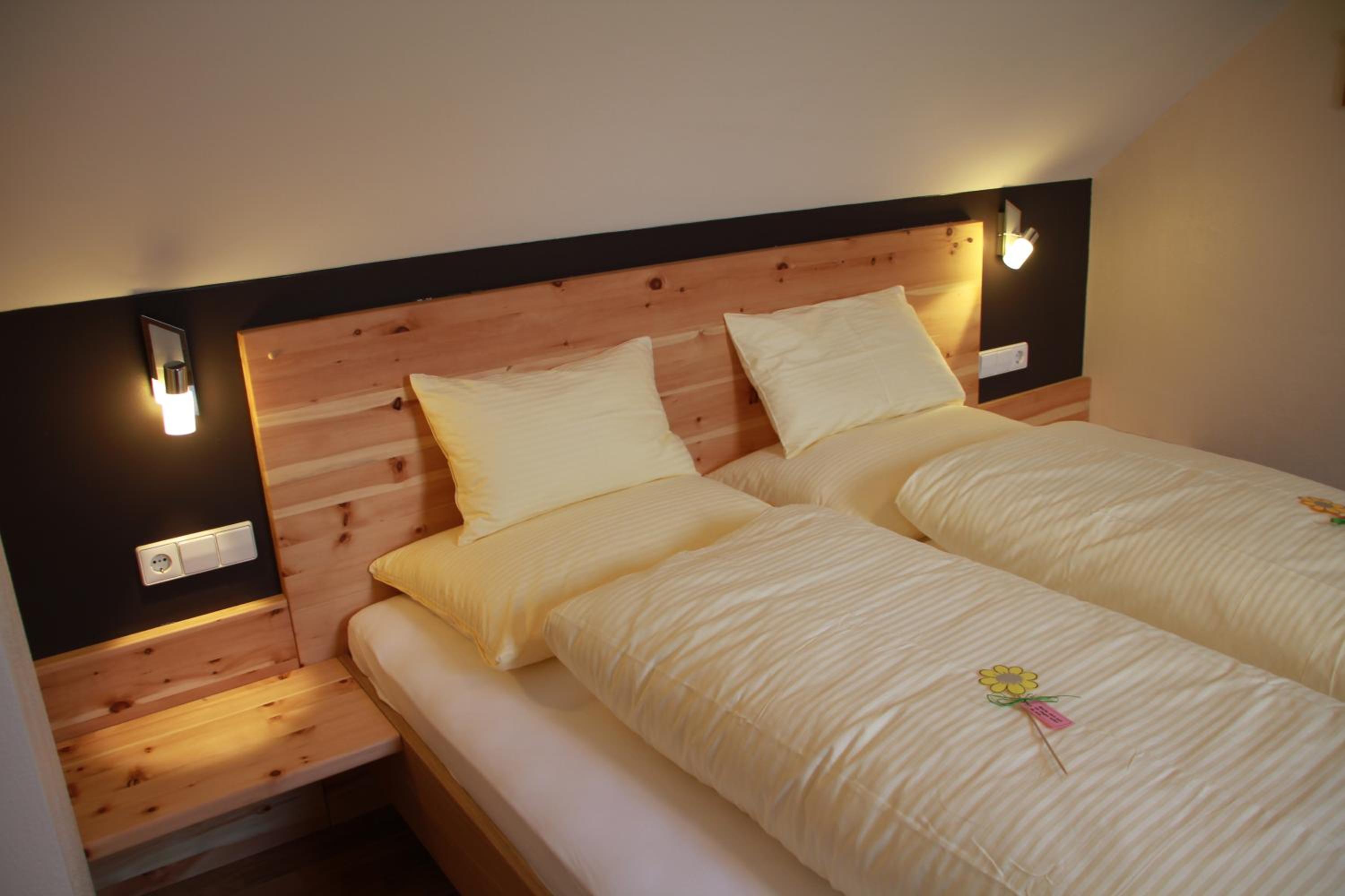 Duplex Two-Bedroom Apartment with Balcony and Mountain View  photo 3