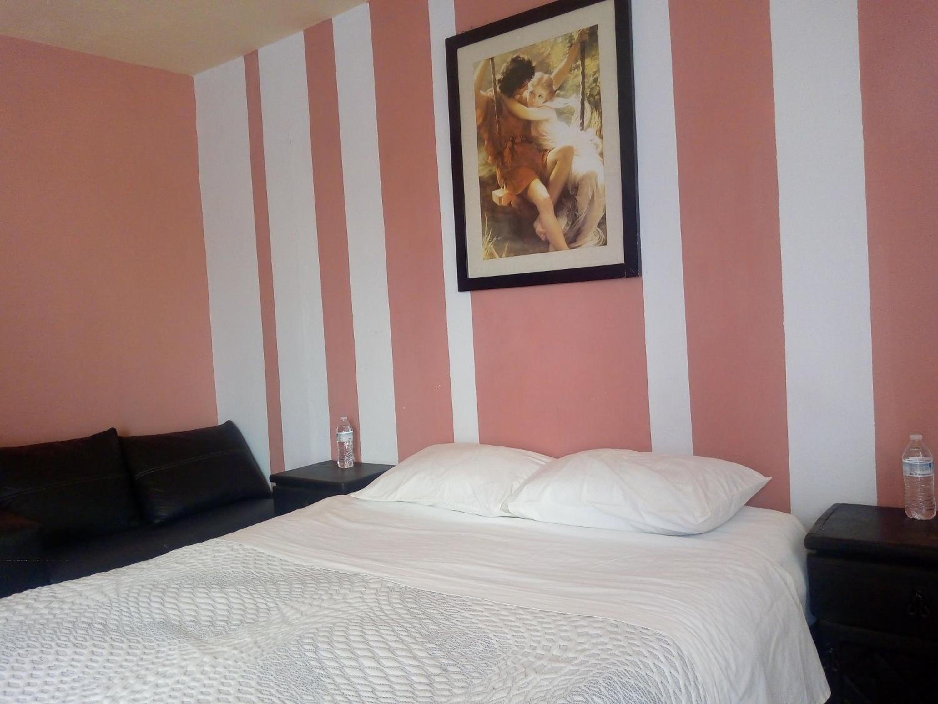 Standard Double Room - Photo 16