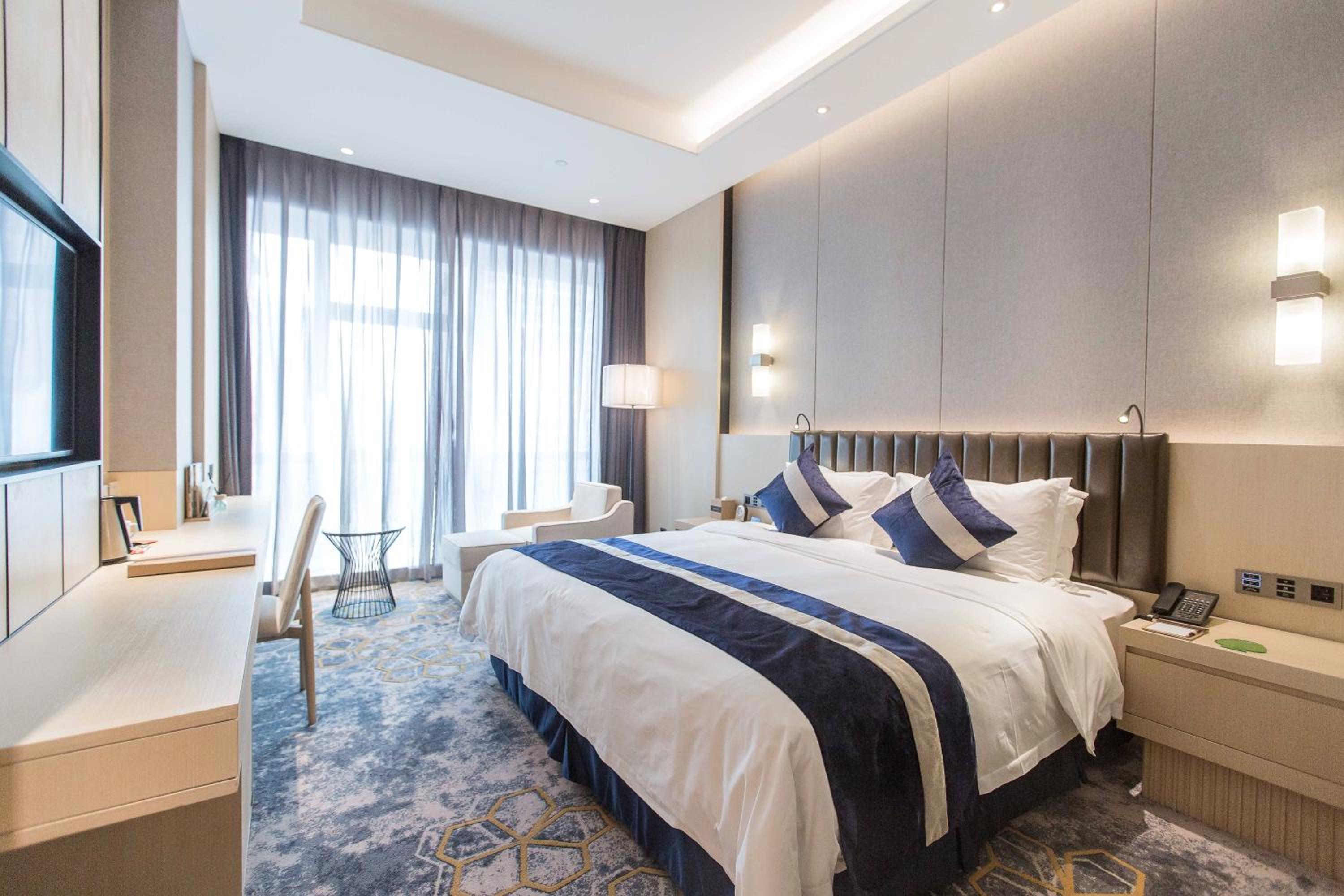 Executive King Room with City View - Non Smoking  photo 2