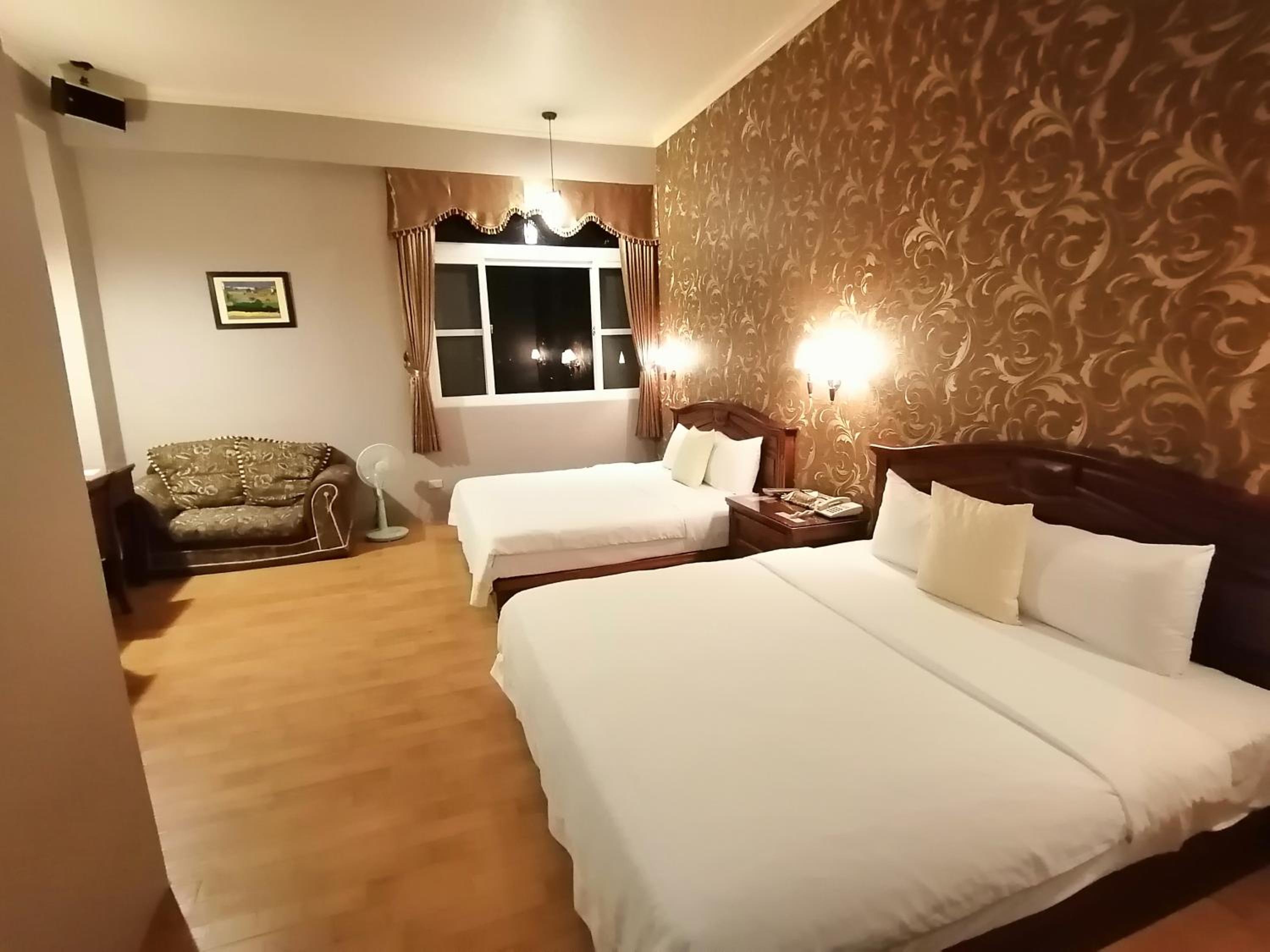 Deluxe Queen Room with Two Queen Beds photo 2