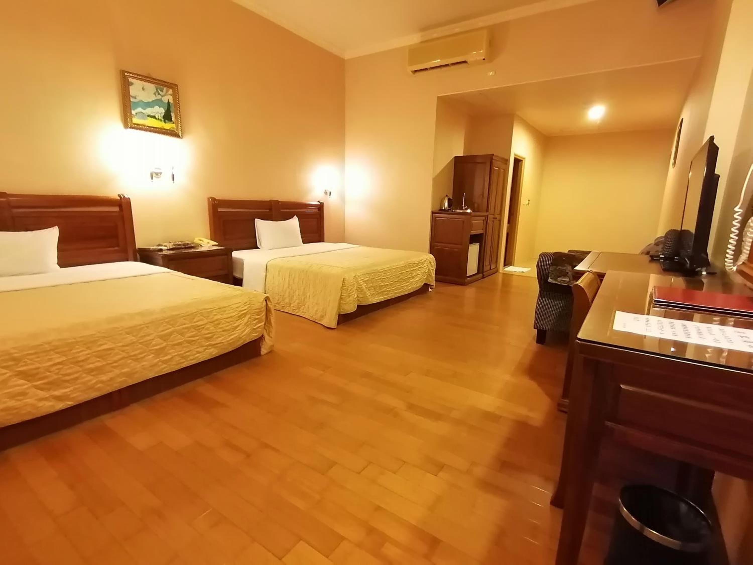 Deluxe Queen Room with Two Queen Beds photo 1