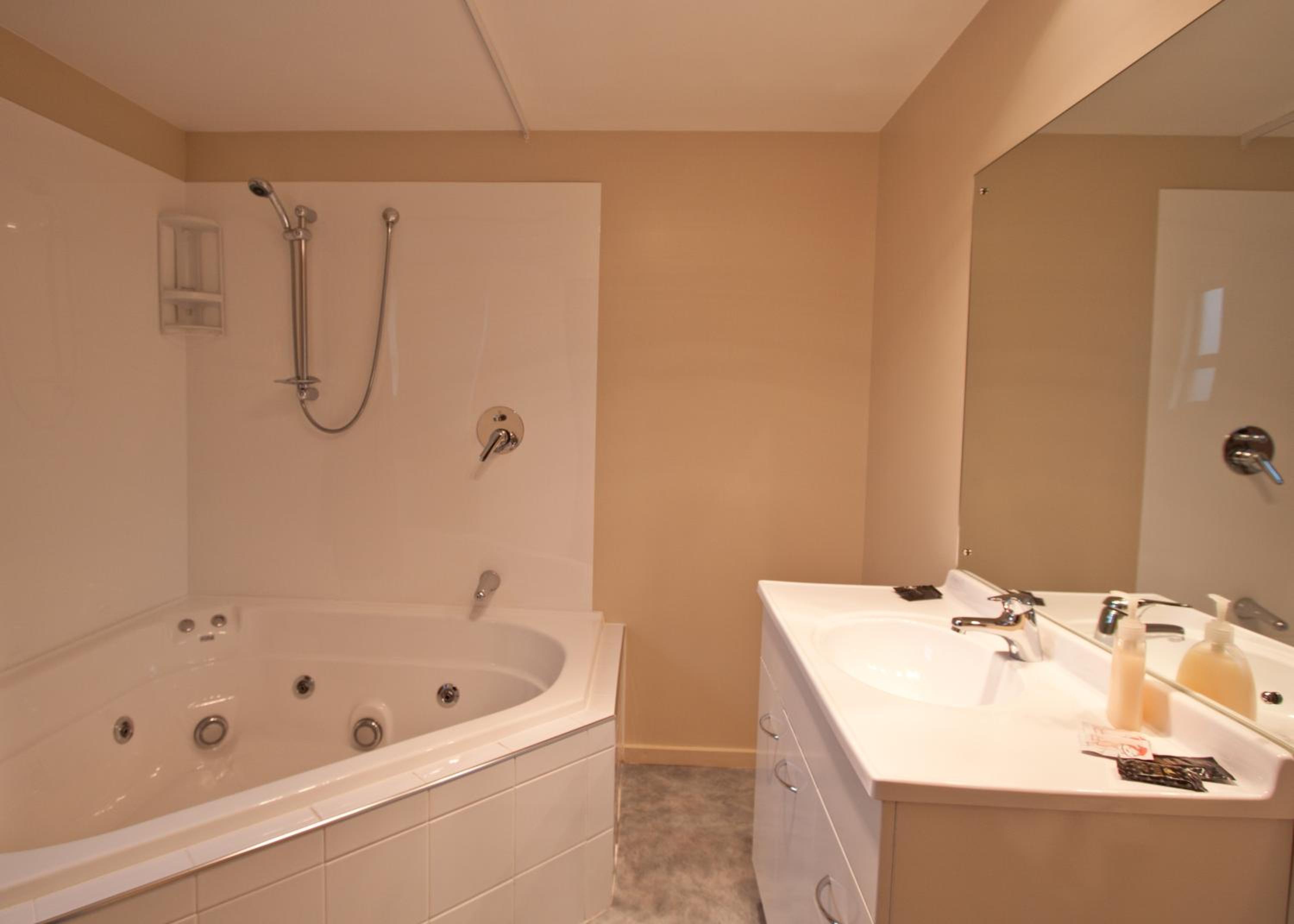 Studio with Spa Bath - Ground Floor photo 3