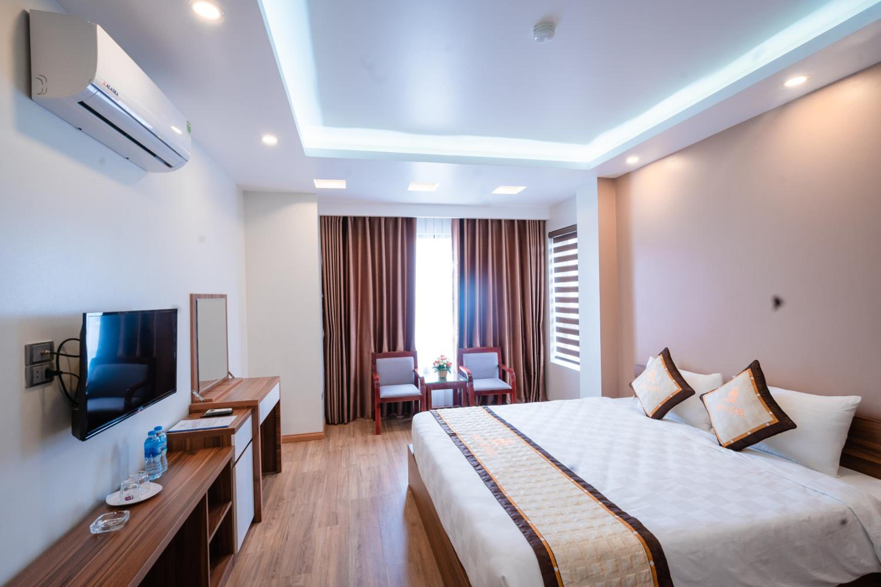 Deluxe Double Room with Balcony photo 3