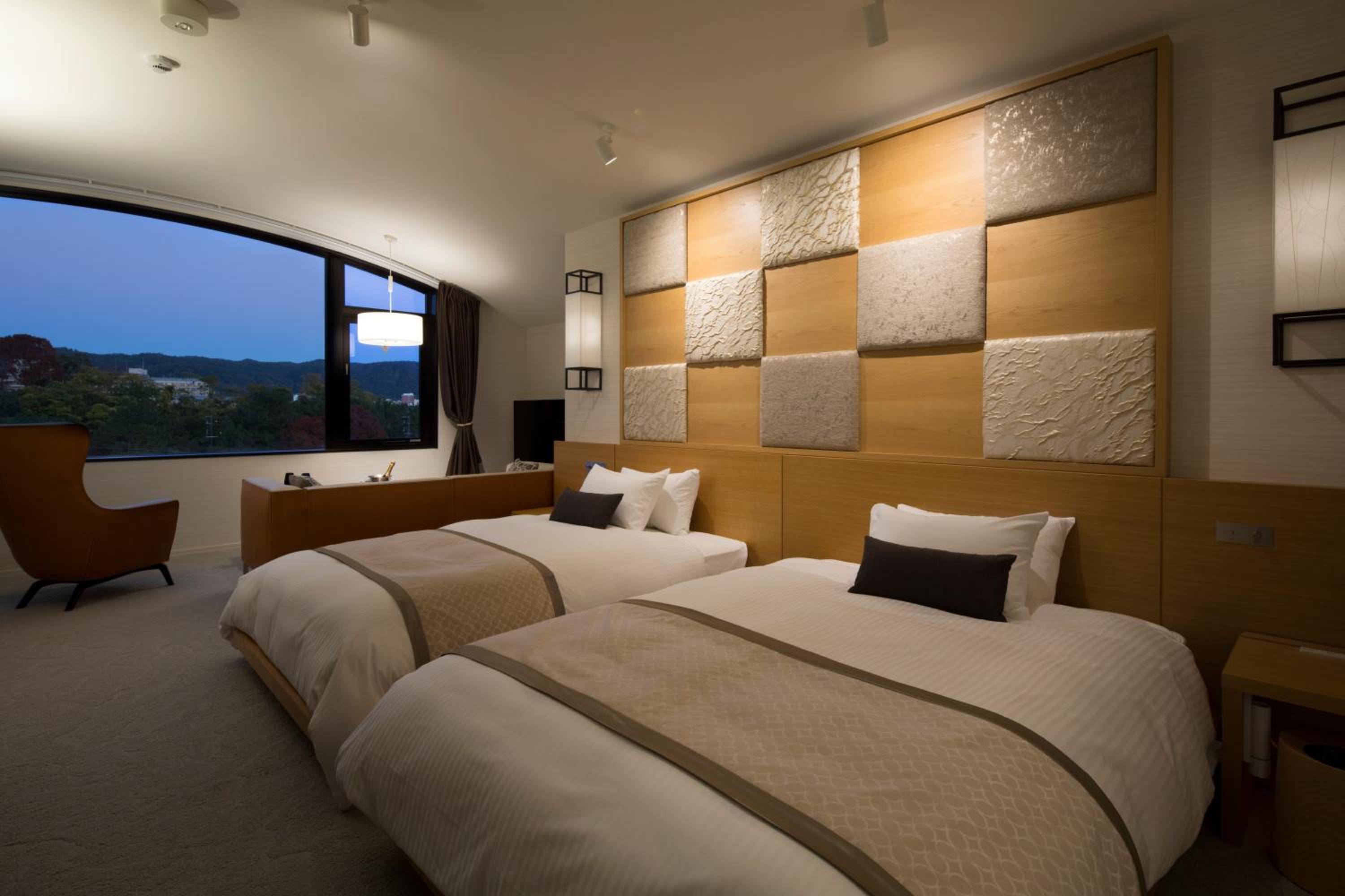 Deluxe Twin Room B thumbnail 5