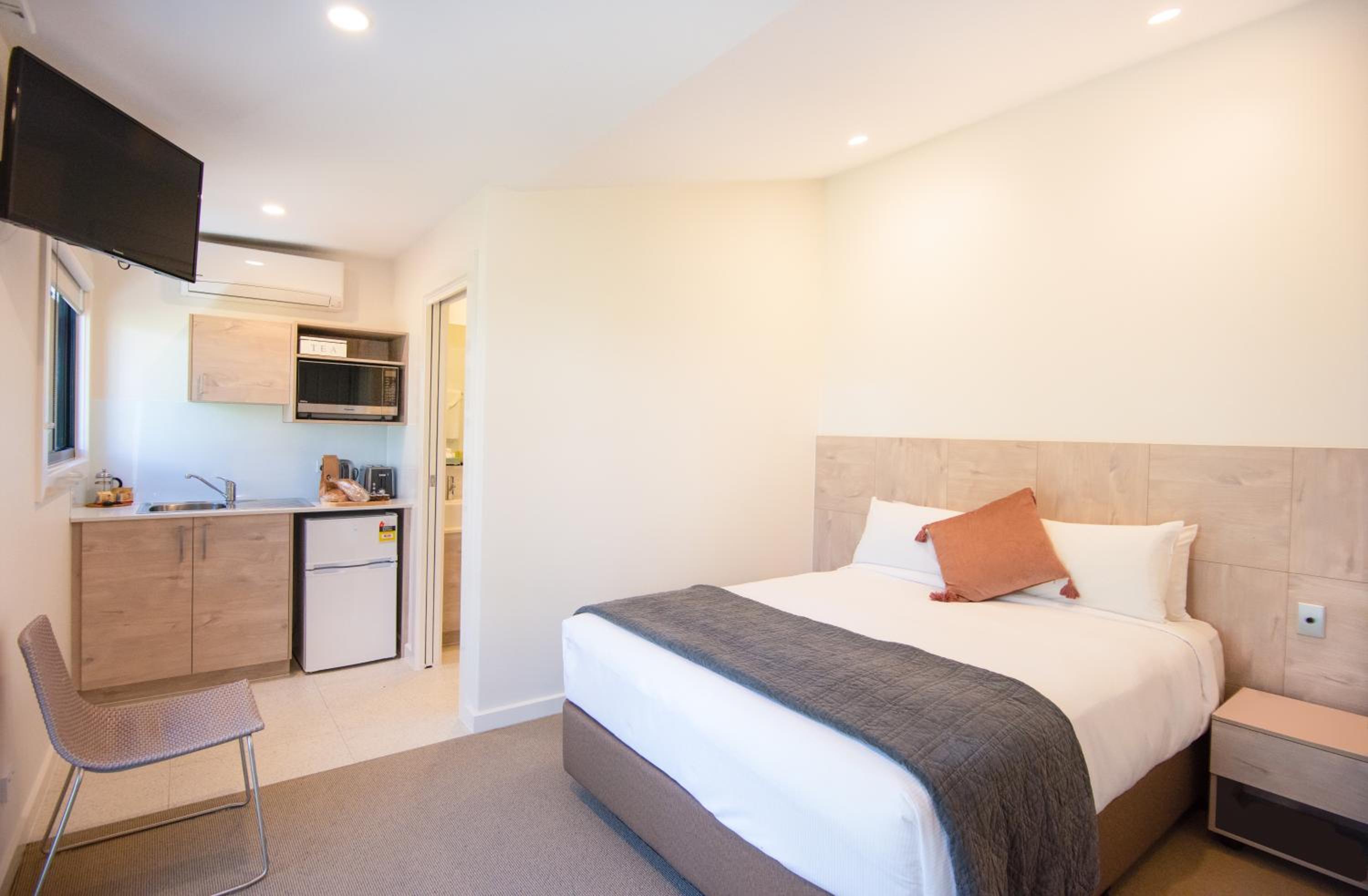 Homestead Queen Suite