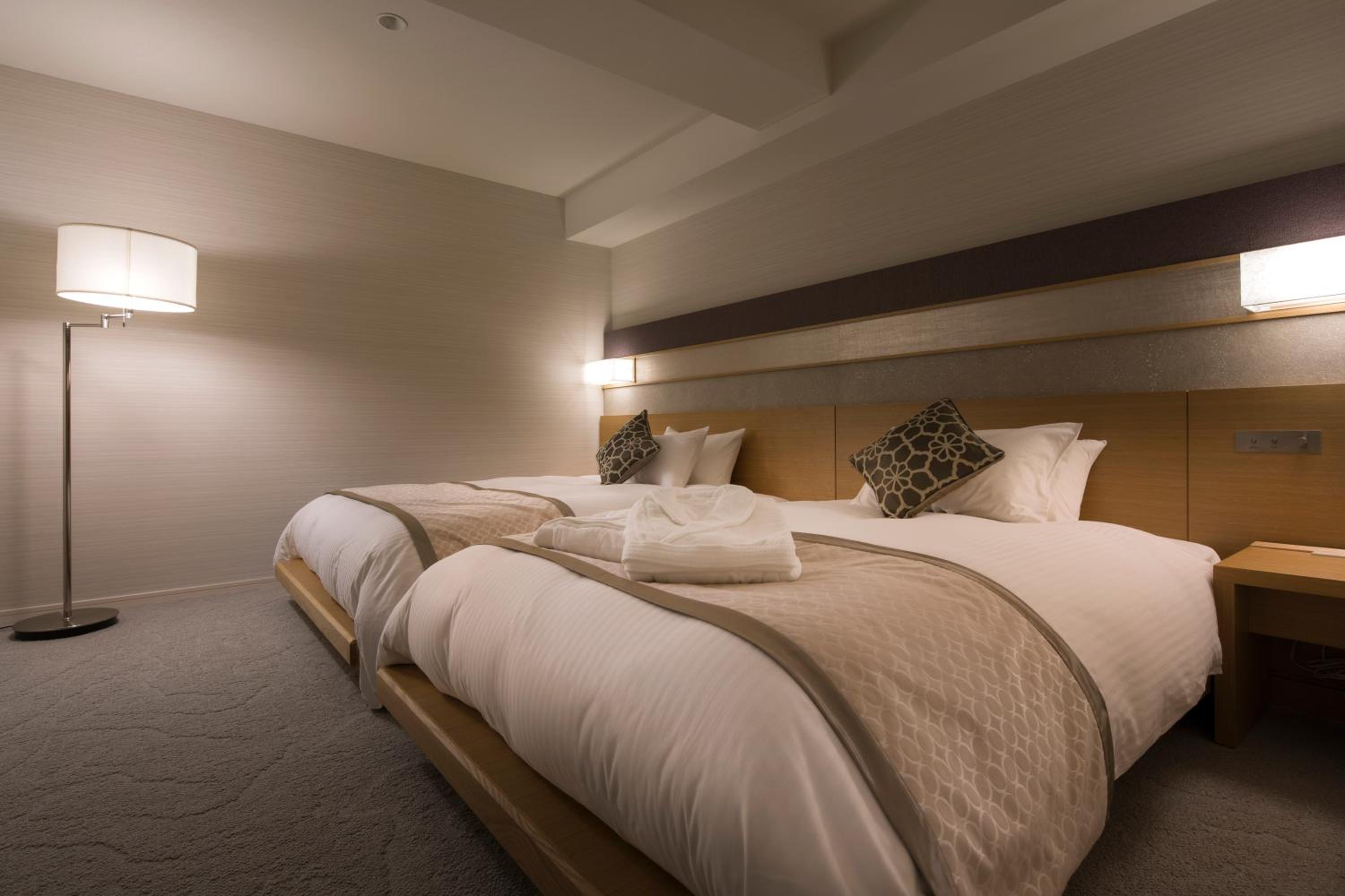 Twin Room A thumbnail 5