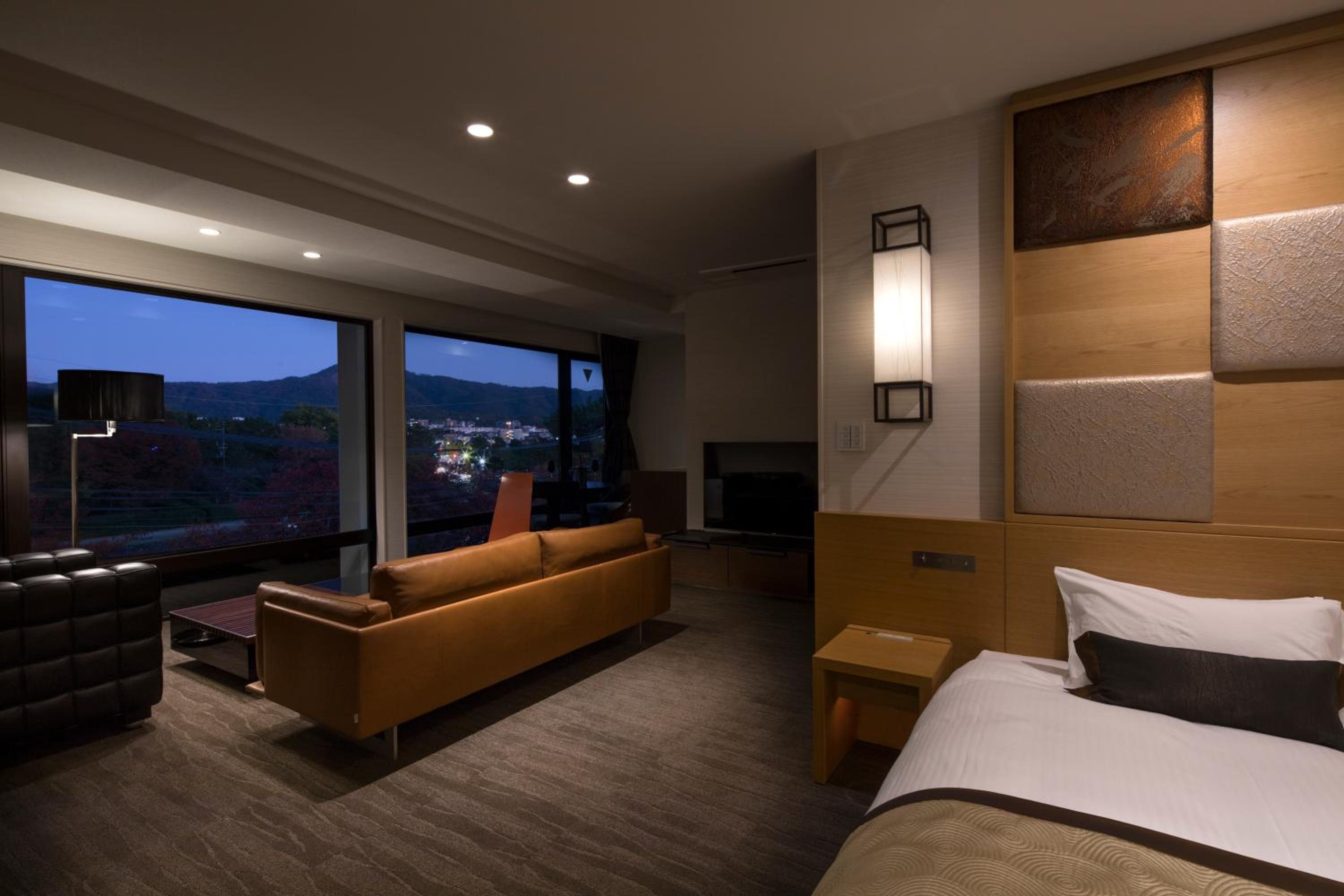 Suite with Spa Bath thumbnail 5