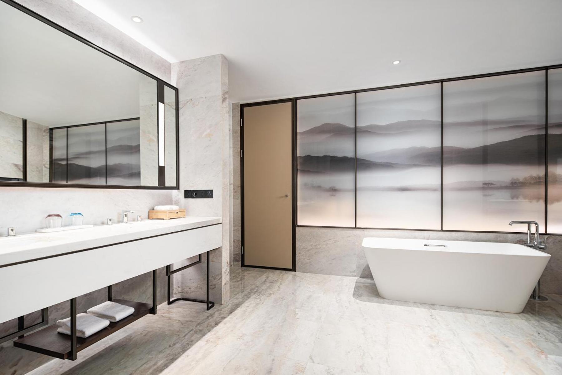 Deluxe Suite - Photo 2