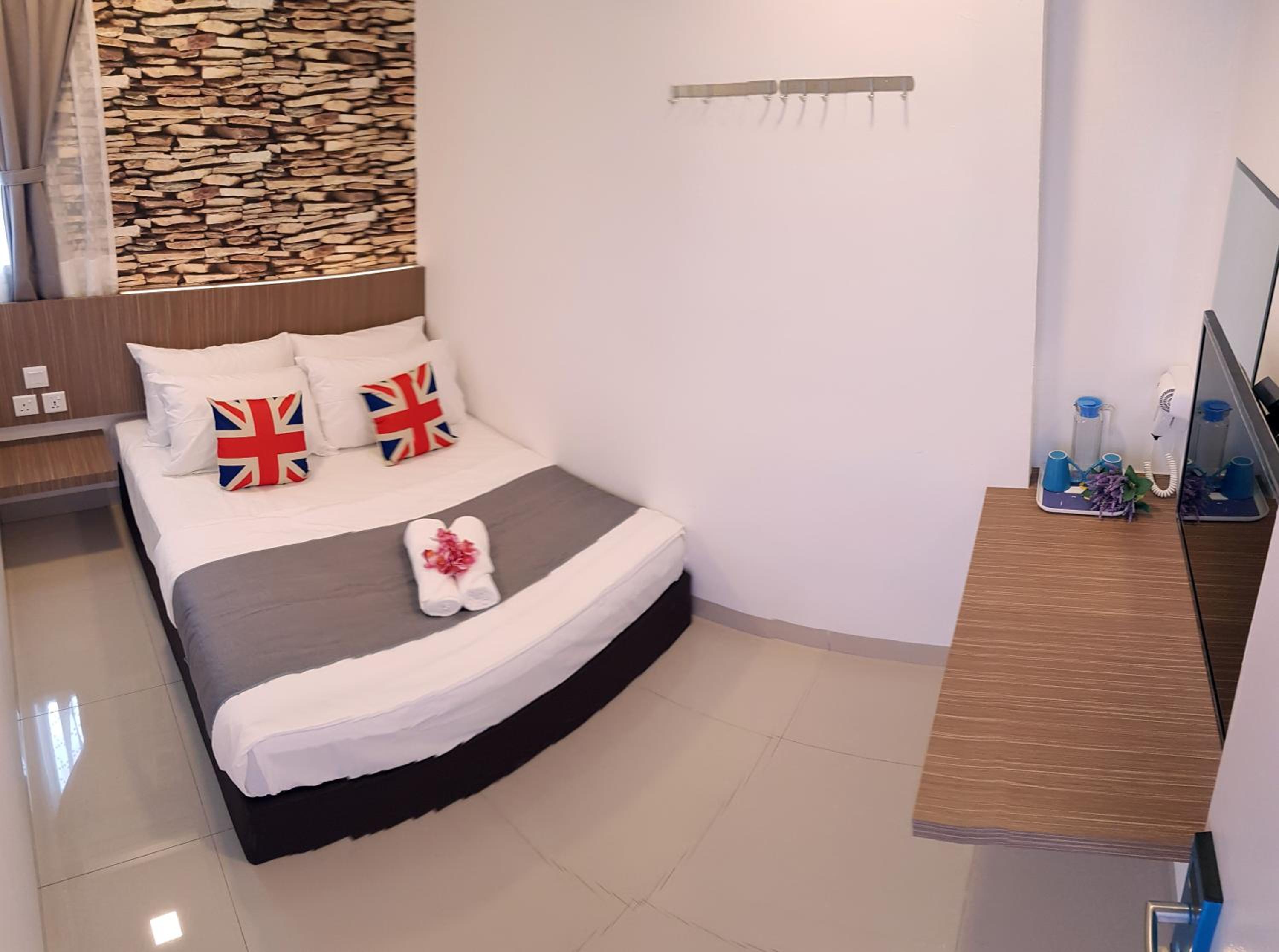 Standard Queen Room - Photo 6