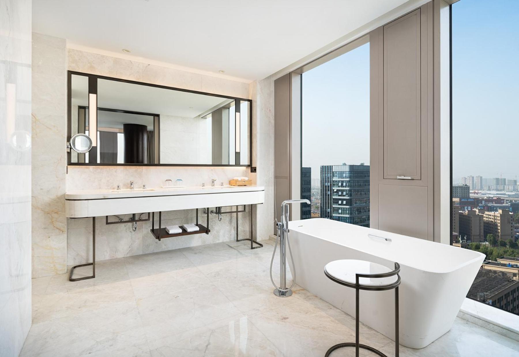 Executive Suite - Photo 4