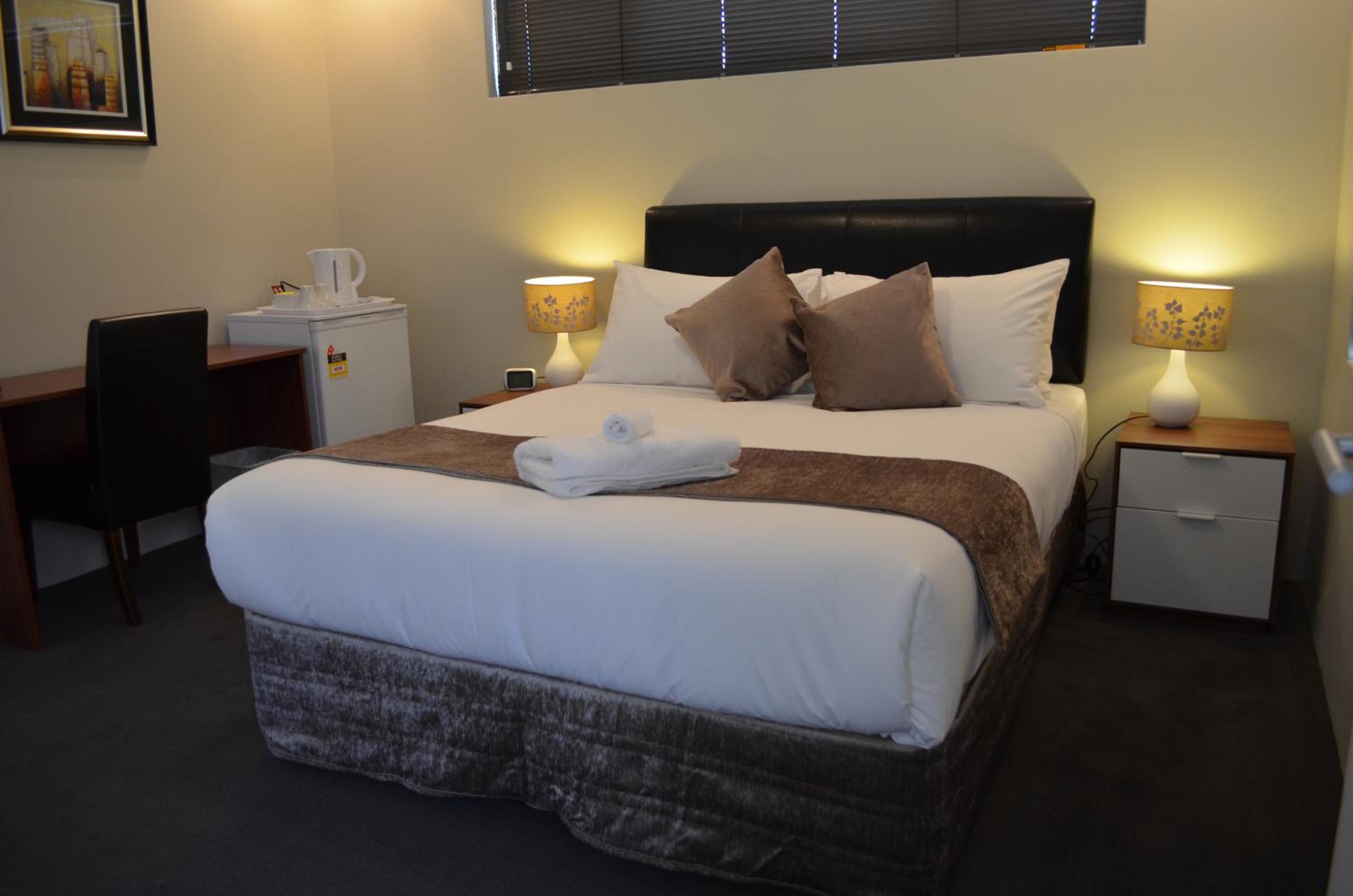 Deluxe Queen Room