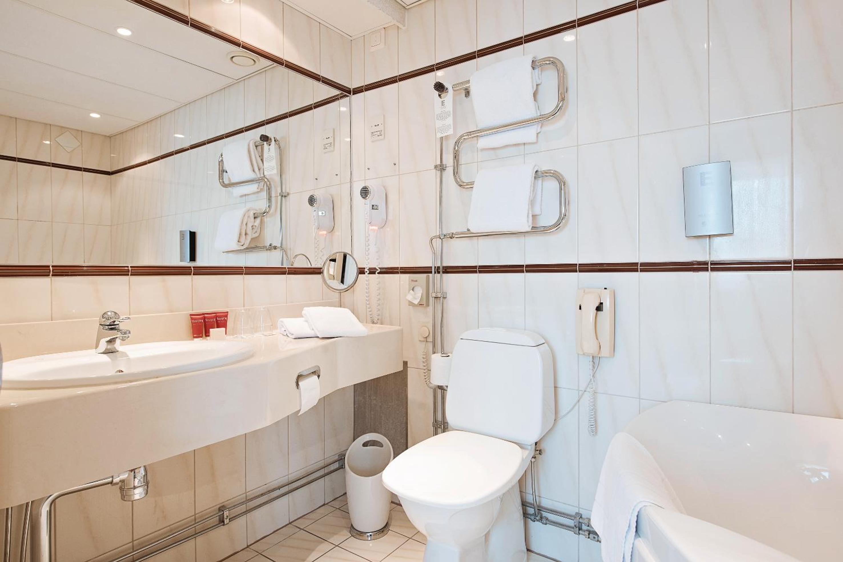 Standard Double Room - Photo 8