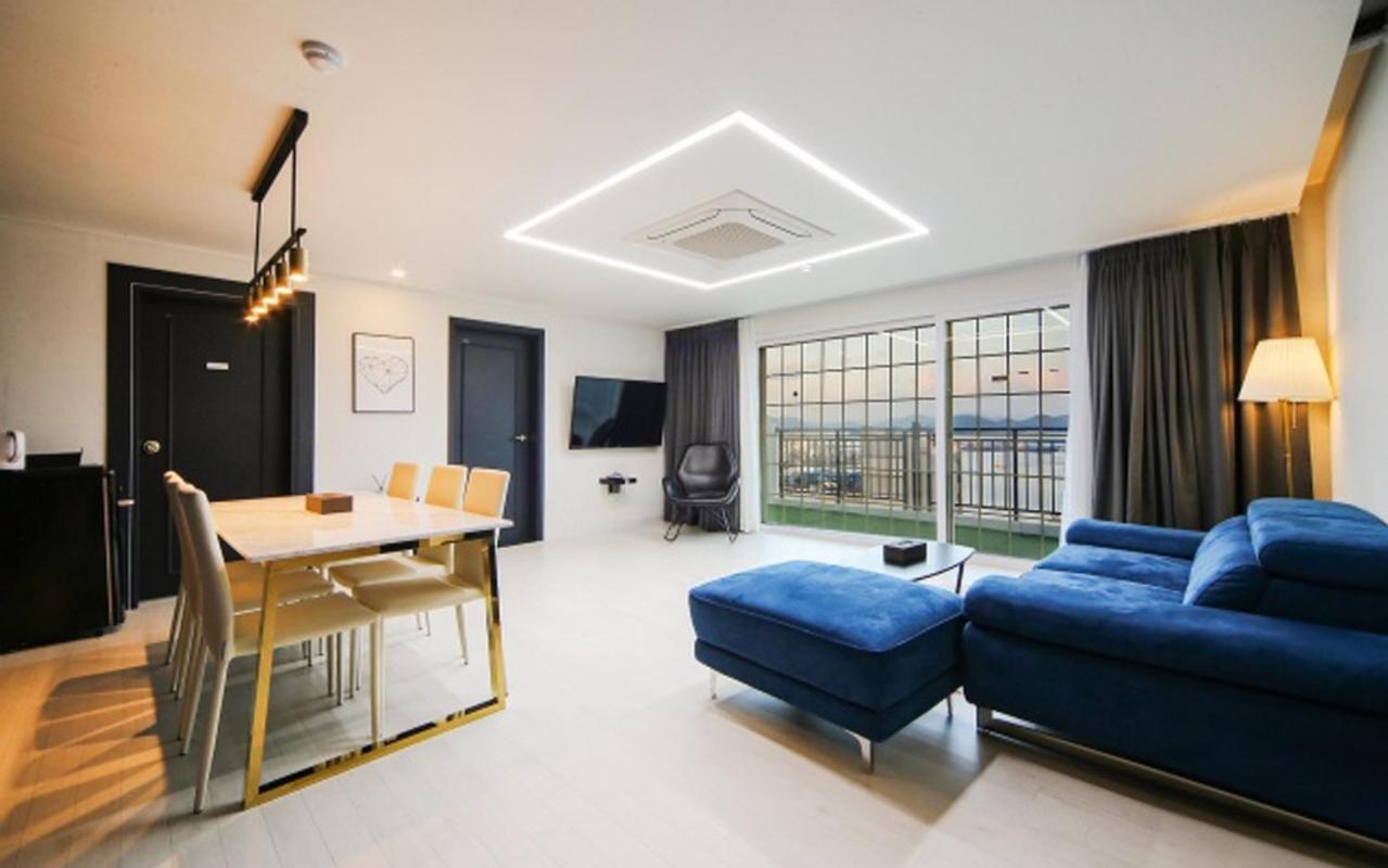 Two-Bedroom Suite With Ramen Section
