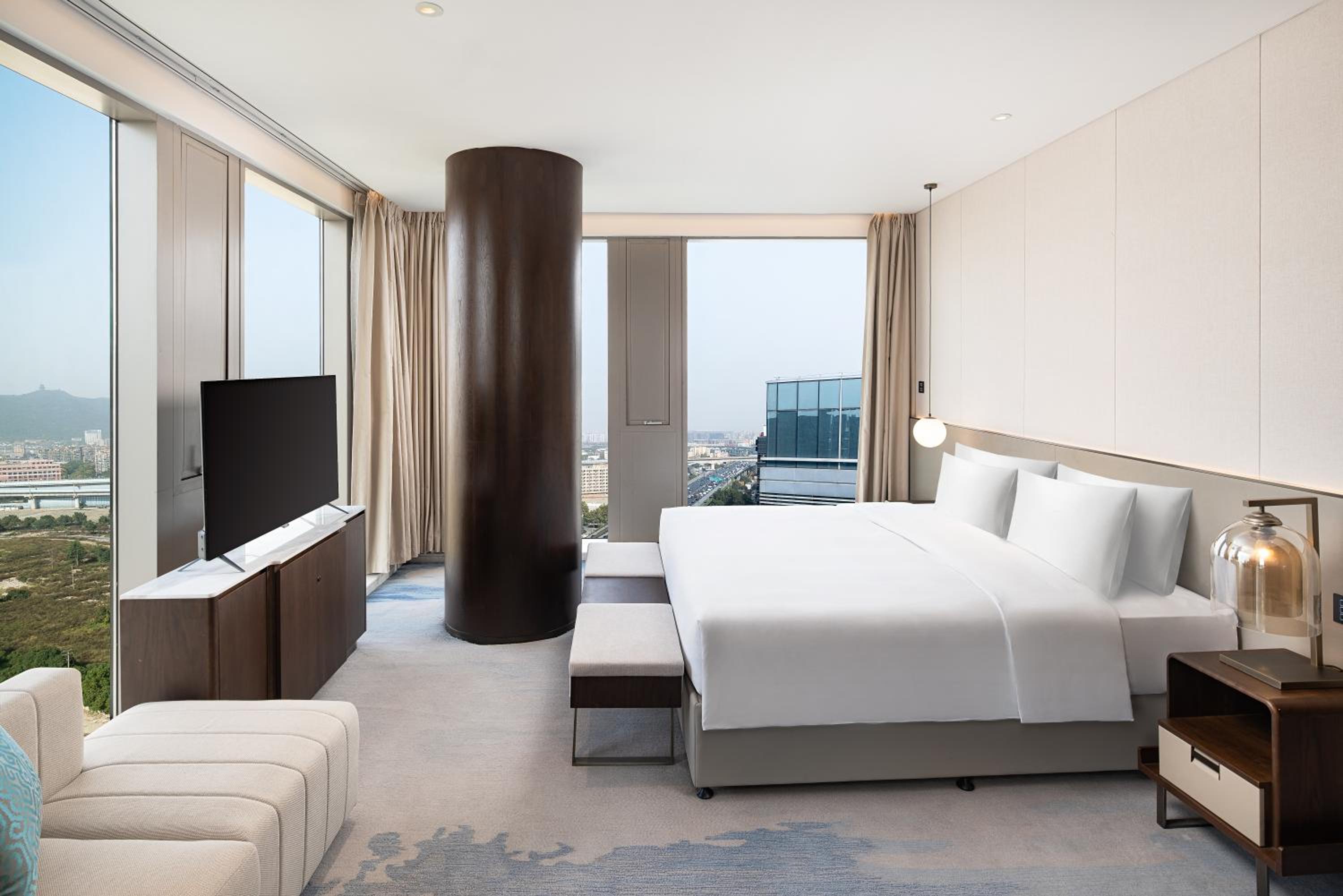 Executive Suite - Photo 1