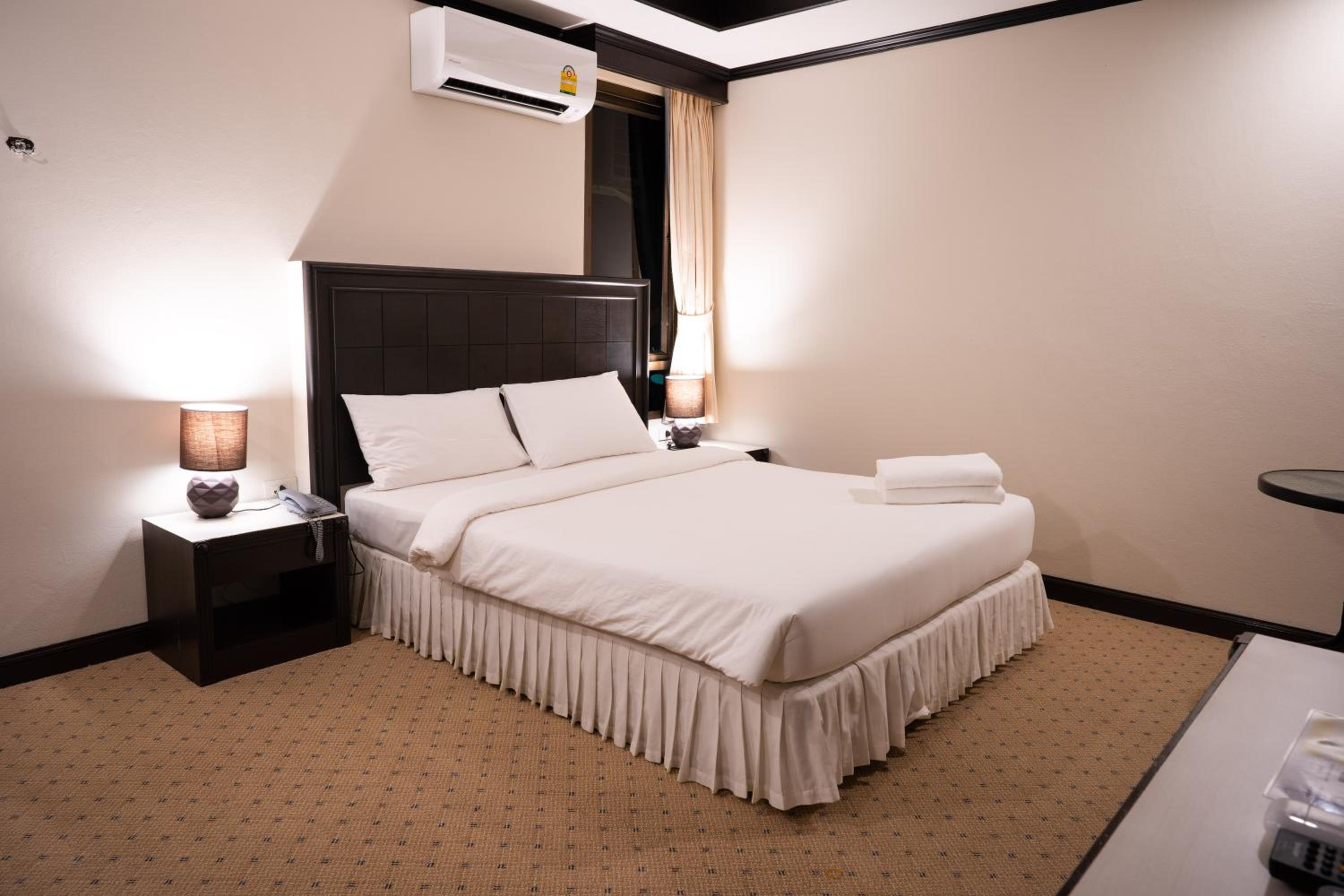 Standard Queen Room