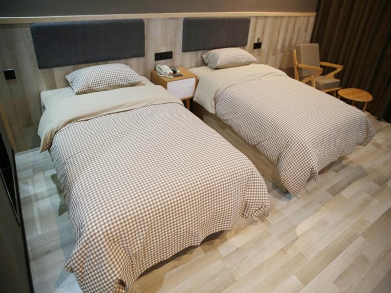 Standard Twin Room photo 2