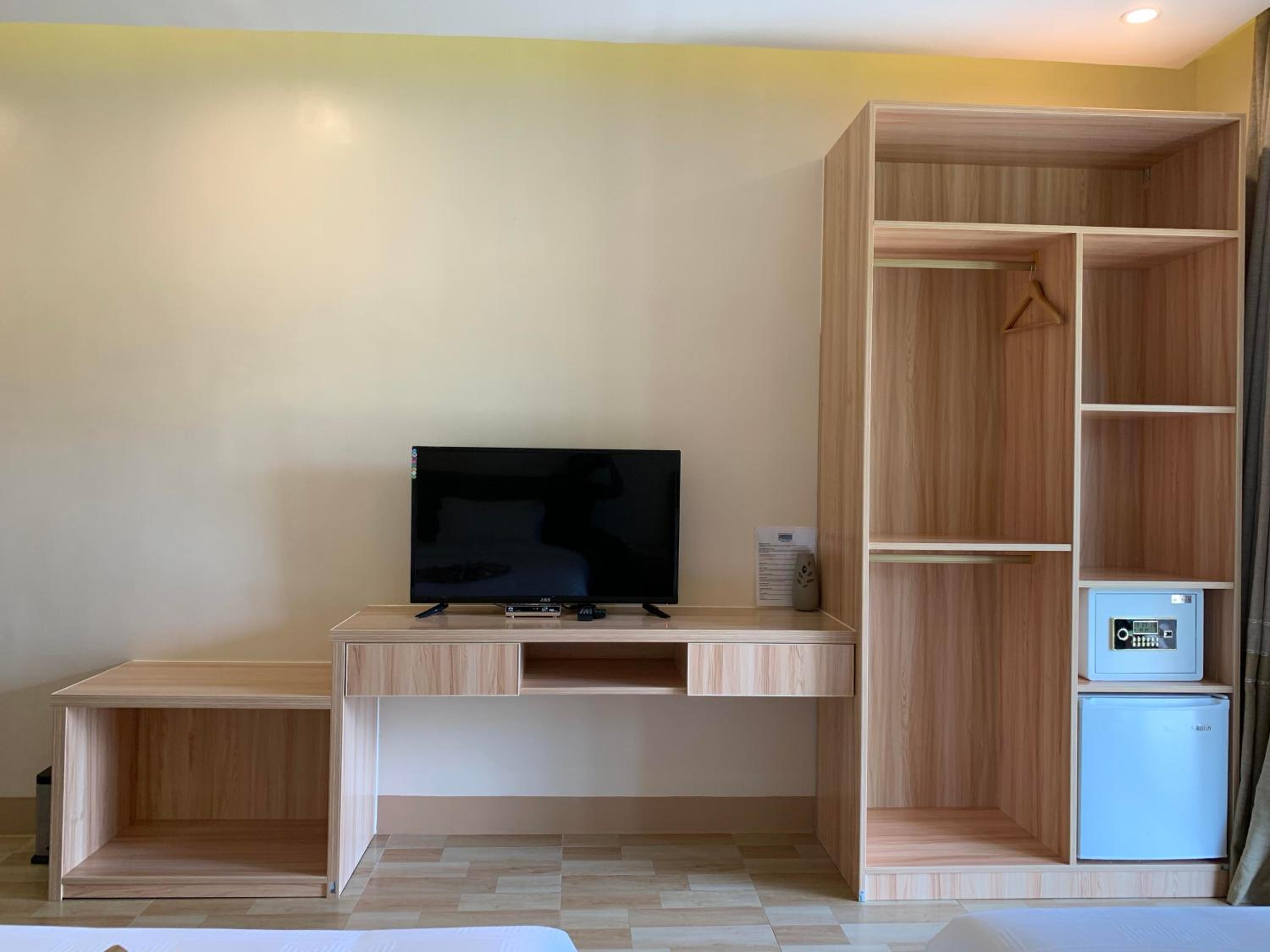 Deluxe Double or Twin Room with Pool Access - Photo 5