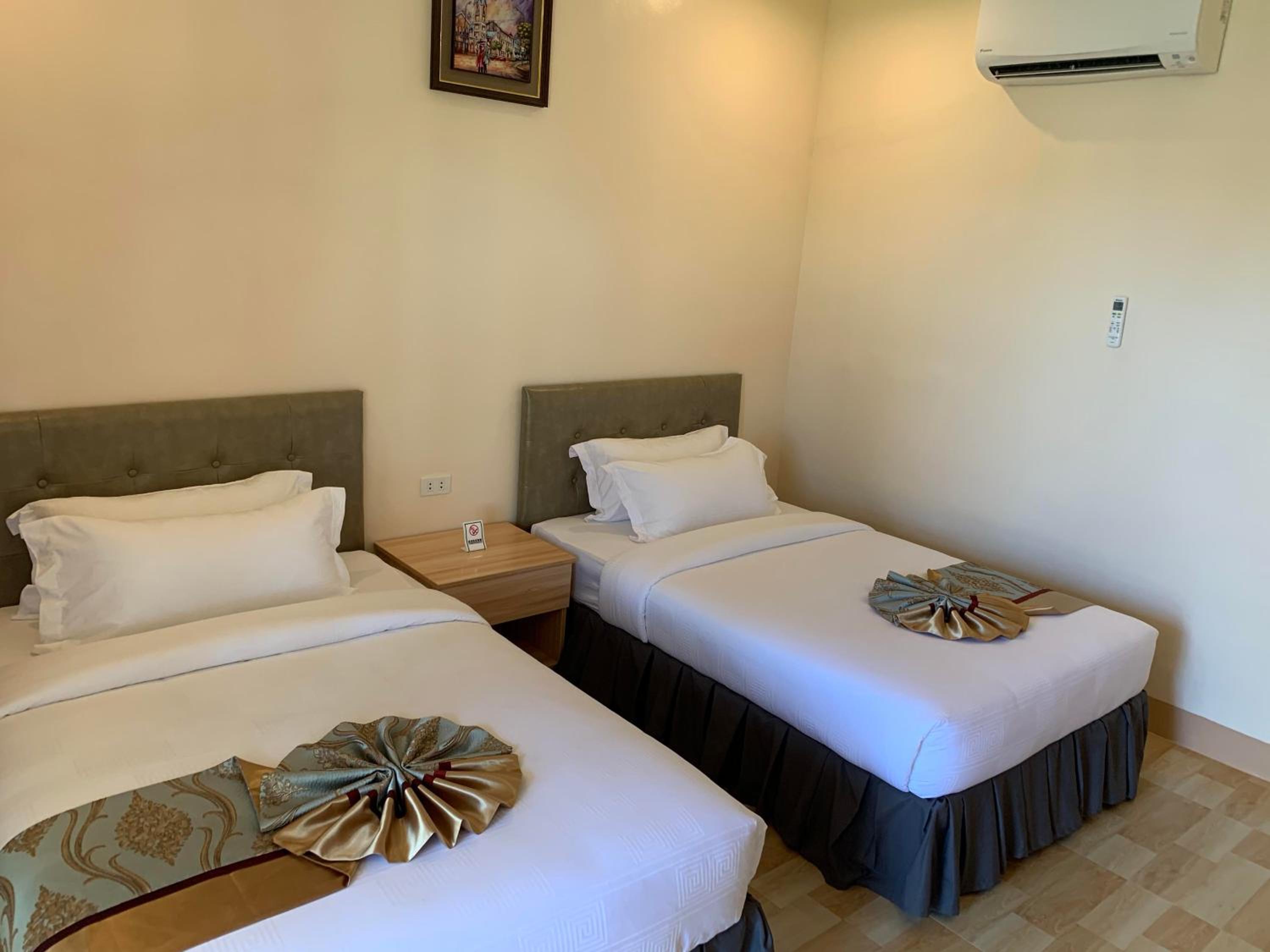 Deluxe Double or Twin Room with Pool Access - Photo 2