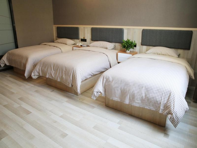 Deluxe Triple Room photo 3
