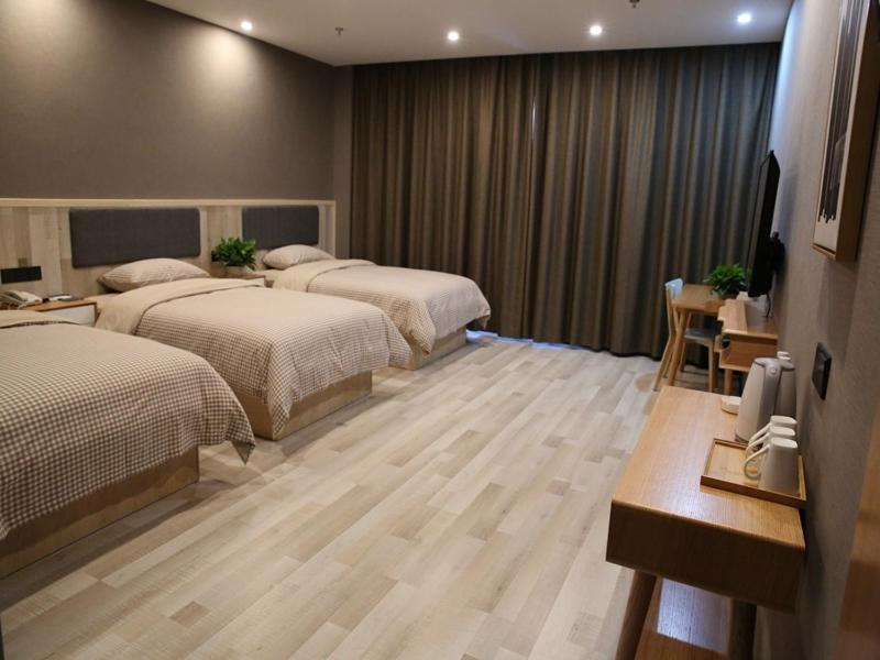 Deluxe Triple Room photo 2