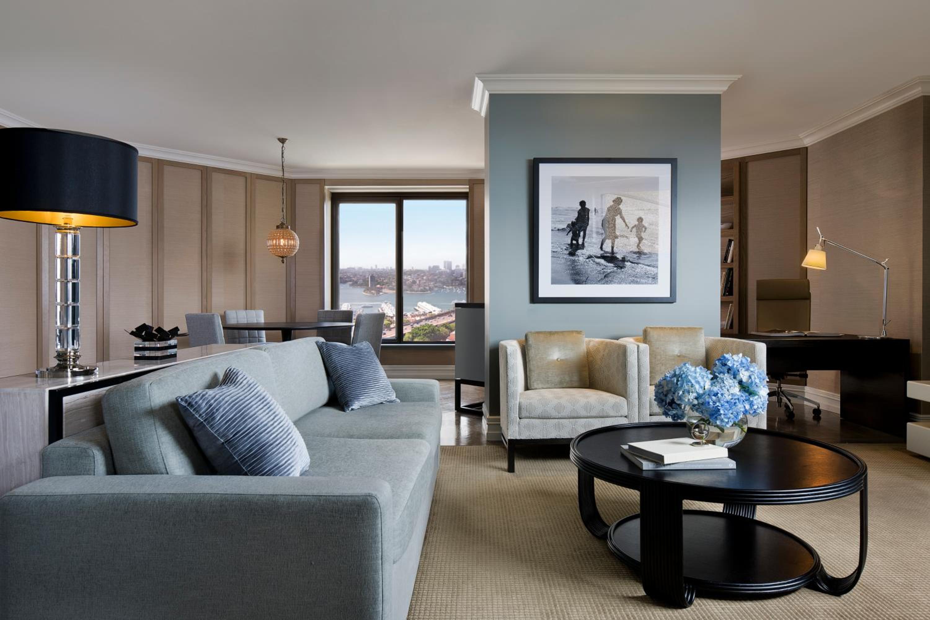 One-Bedroom Opera Royal Club Suite thumbnail 5