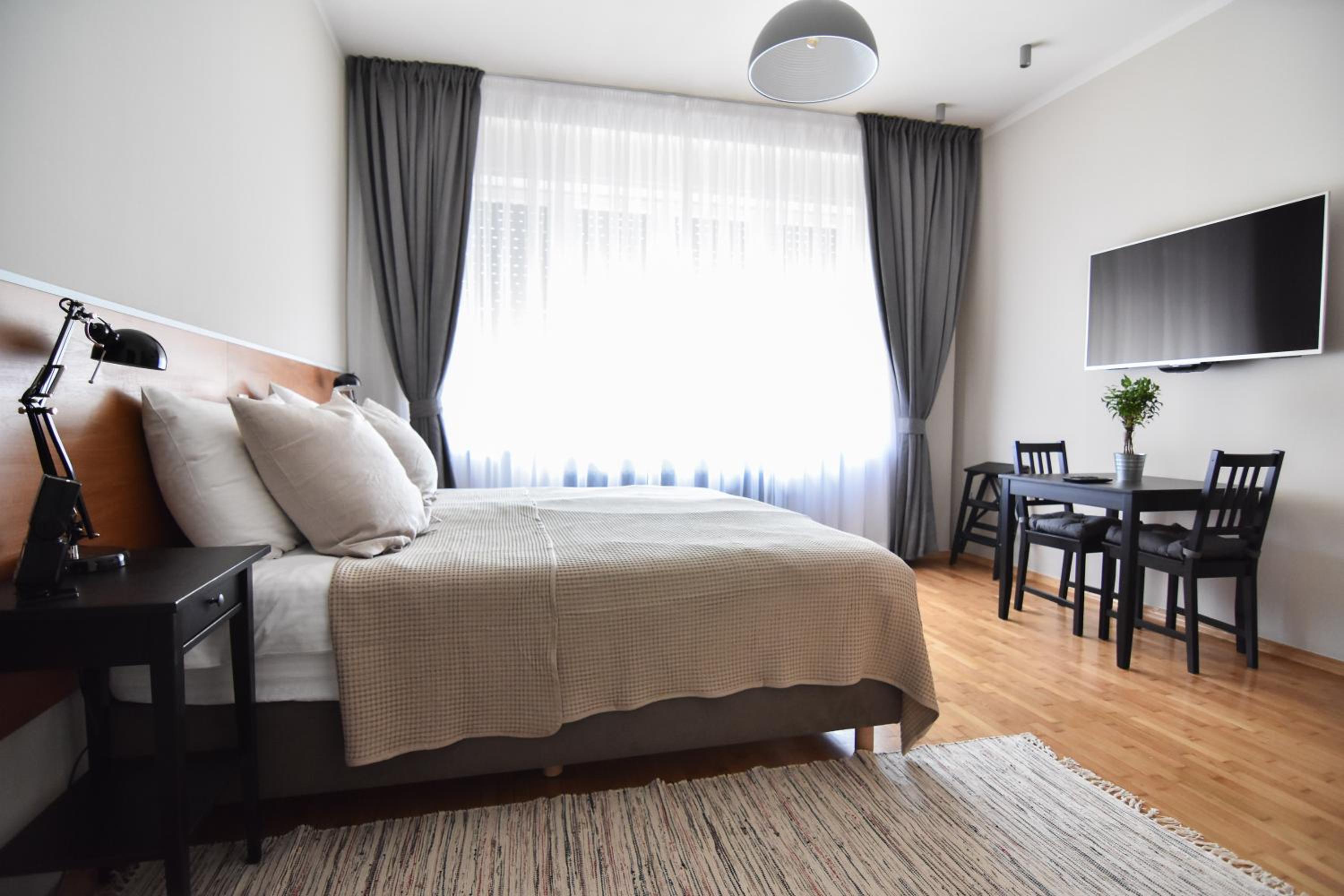 Studio Apartment - Photo 1