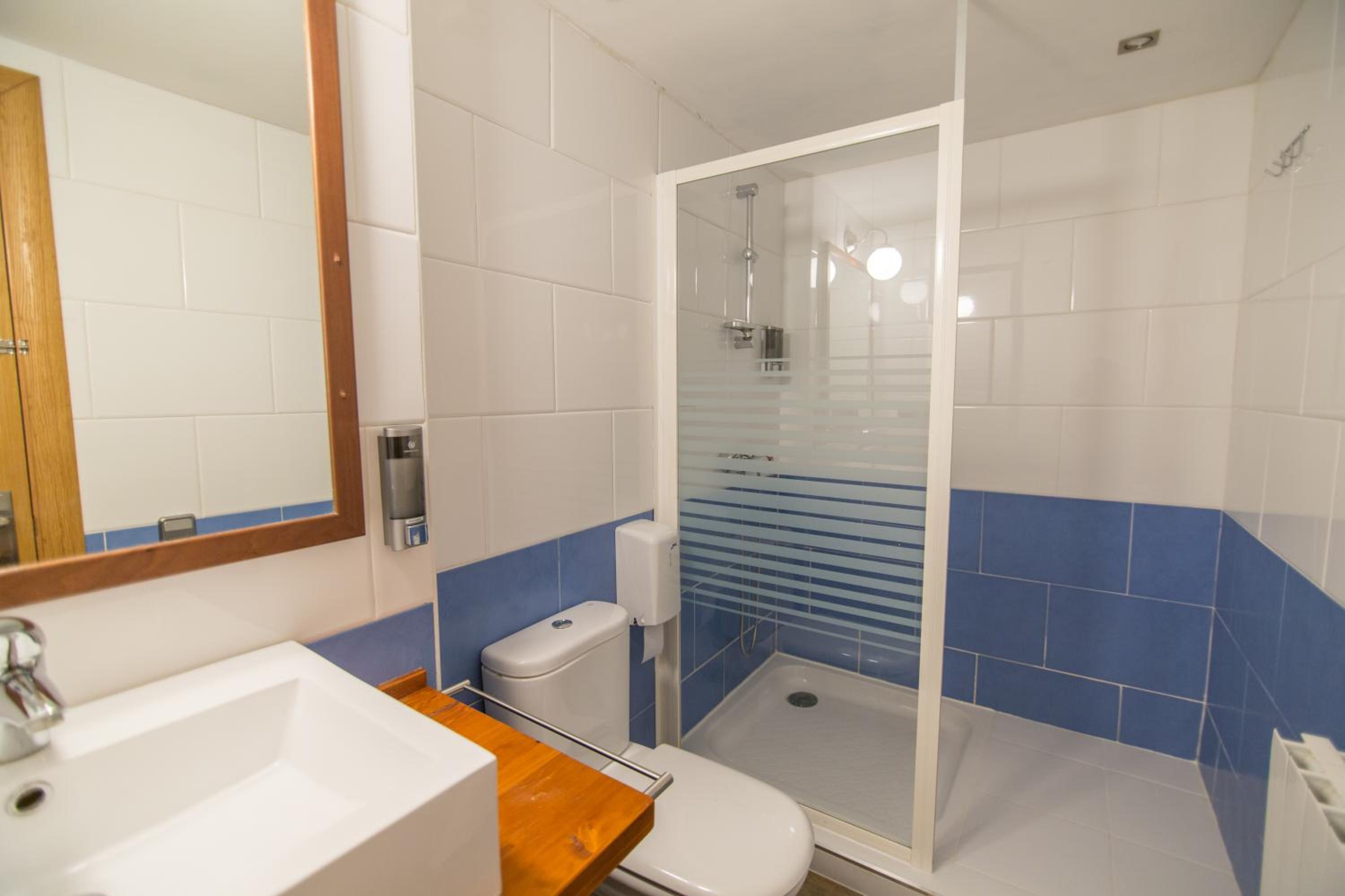 Family Room with Private Bathroom photo 2