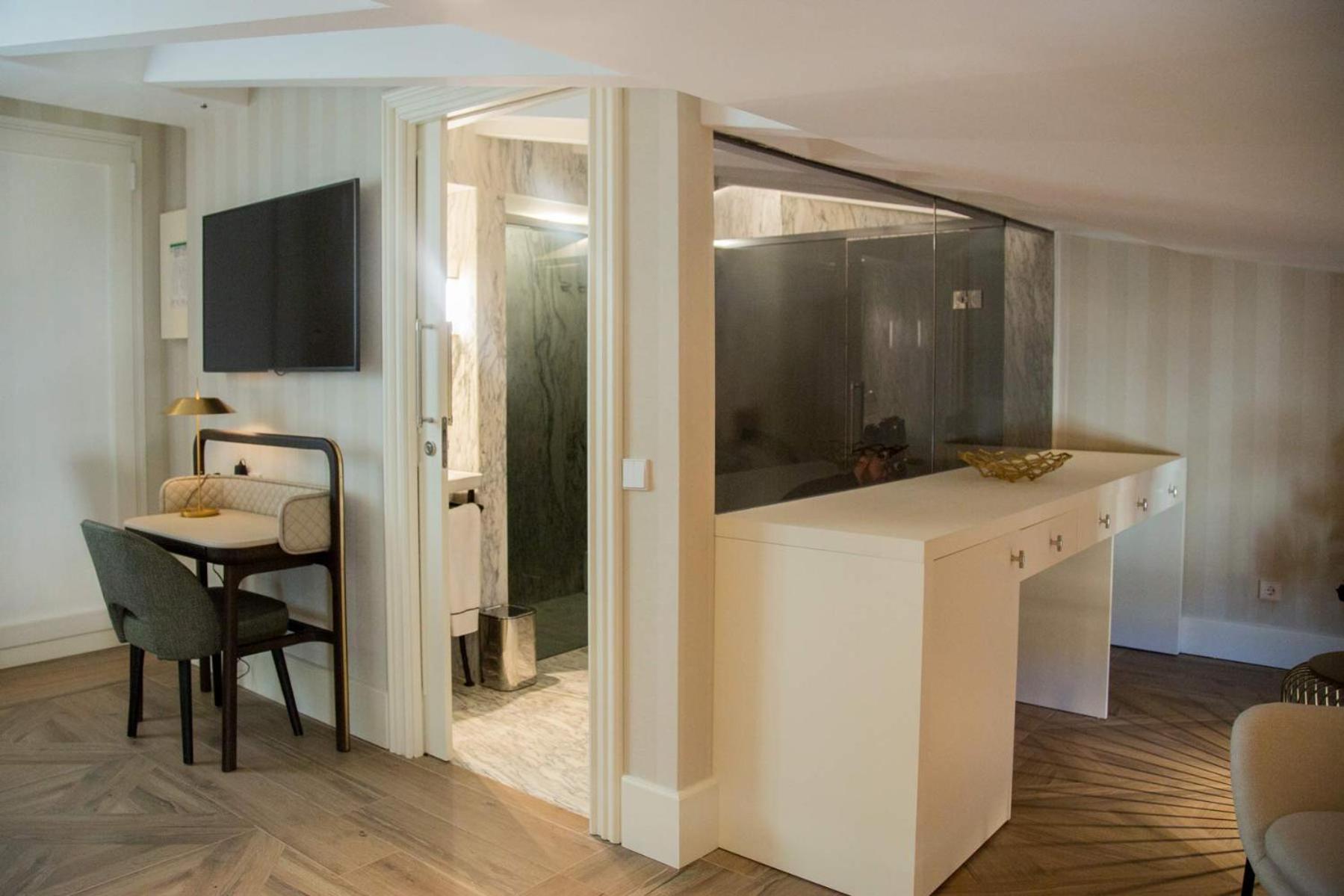 Small Double Room - Photo 9
