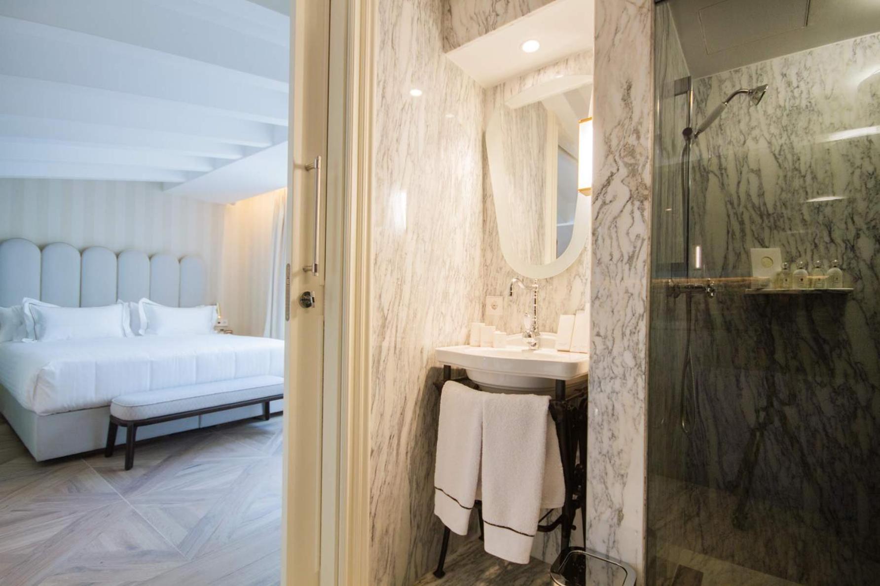 Small Double Room - Photo 8