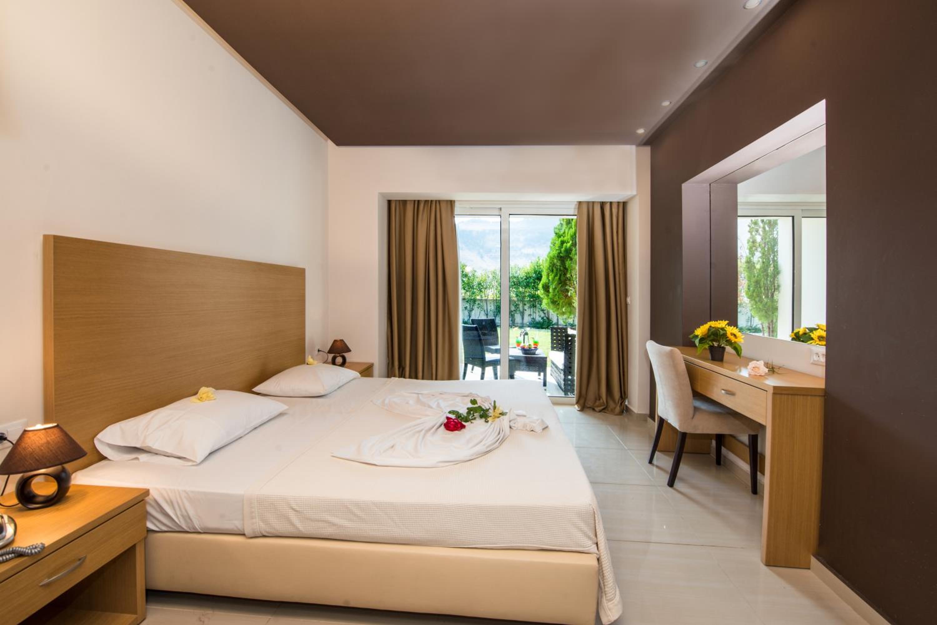 Double or Twin Room with Balcony - Photo 1