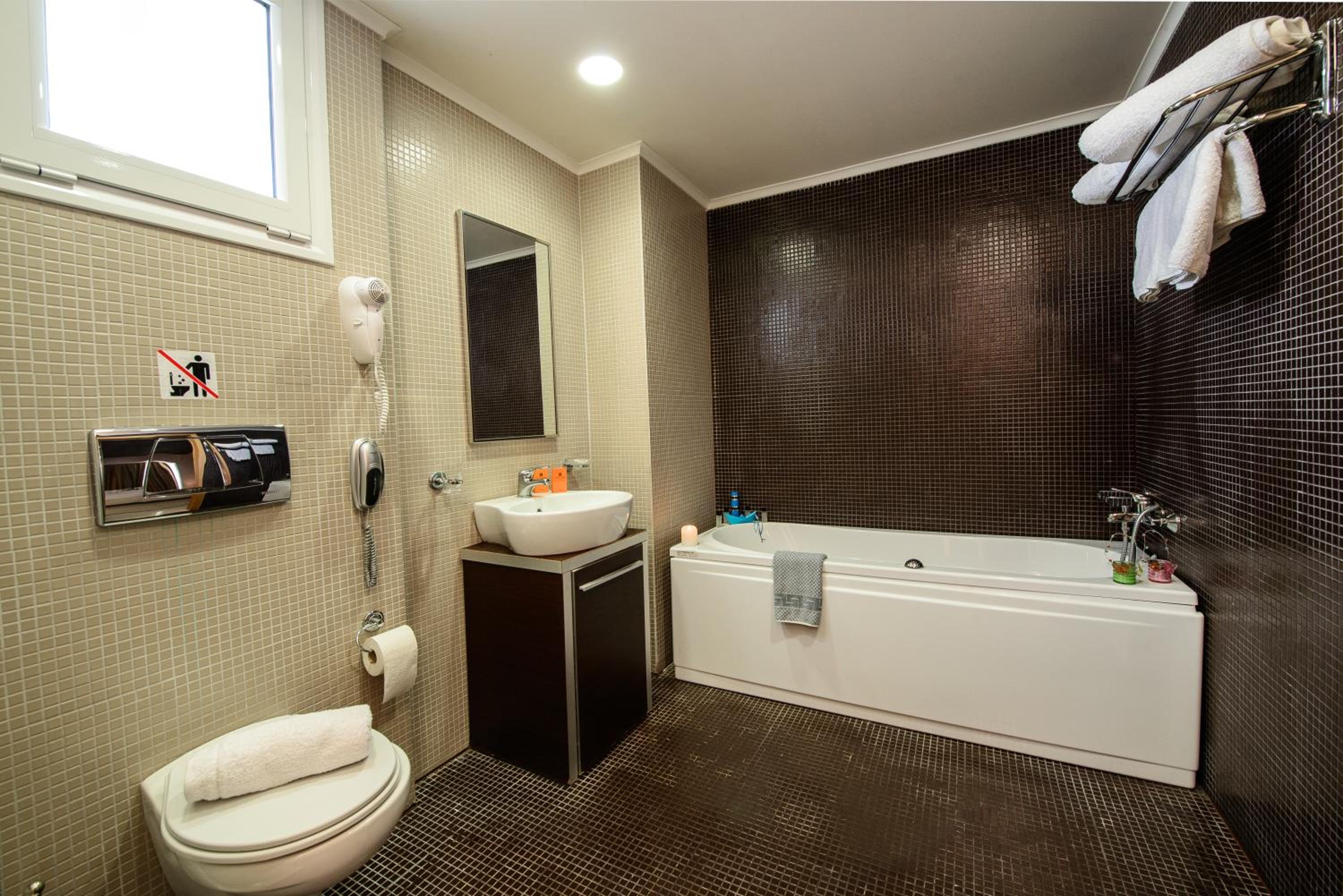 Suite - Photo 3