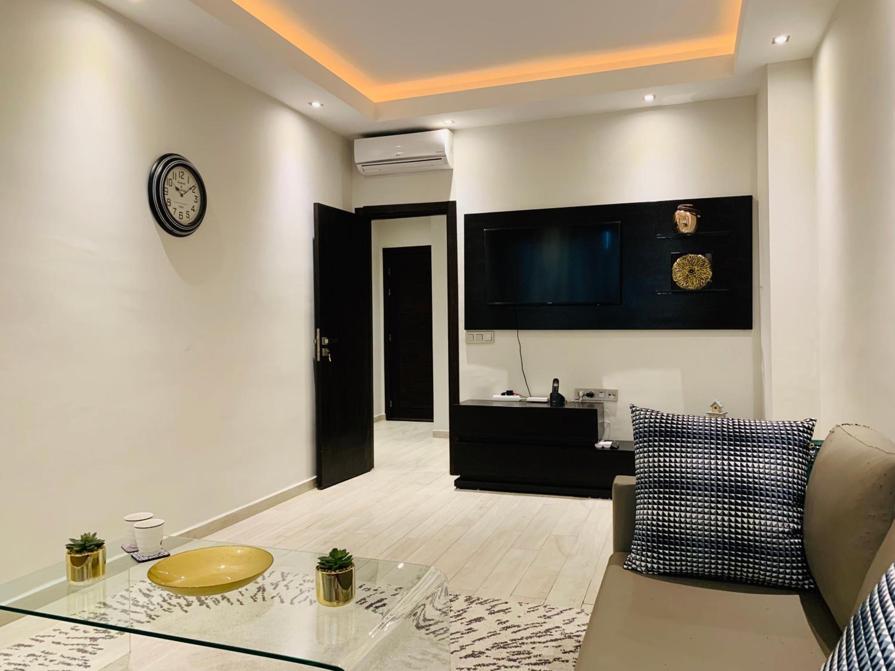 One-Bedroom Apartment - Photo 3