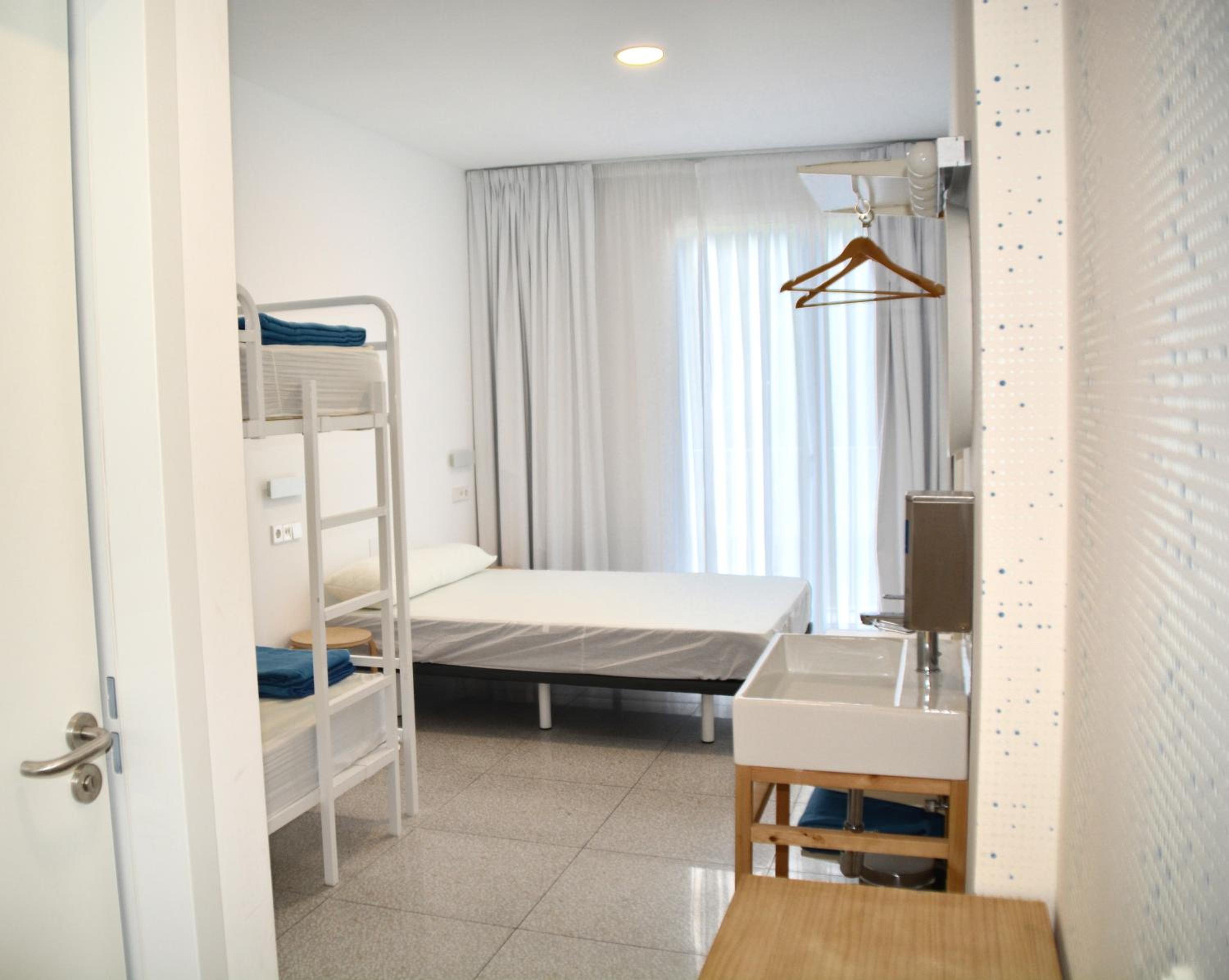 Habitación Familiar con Vista a la Montaña